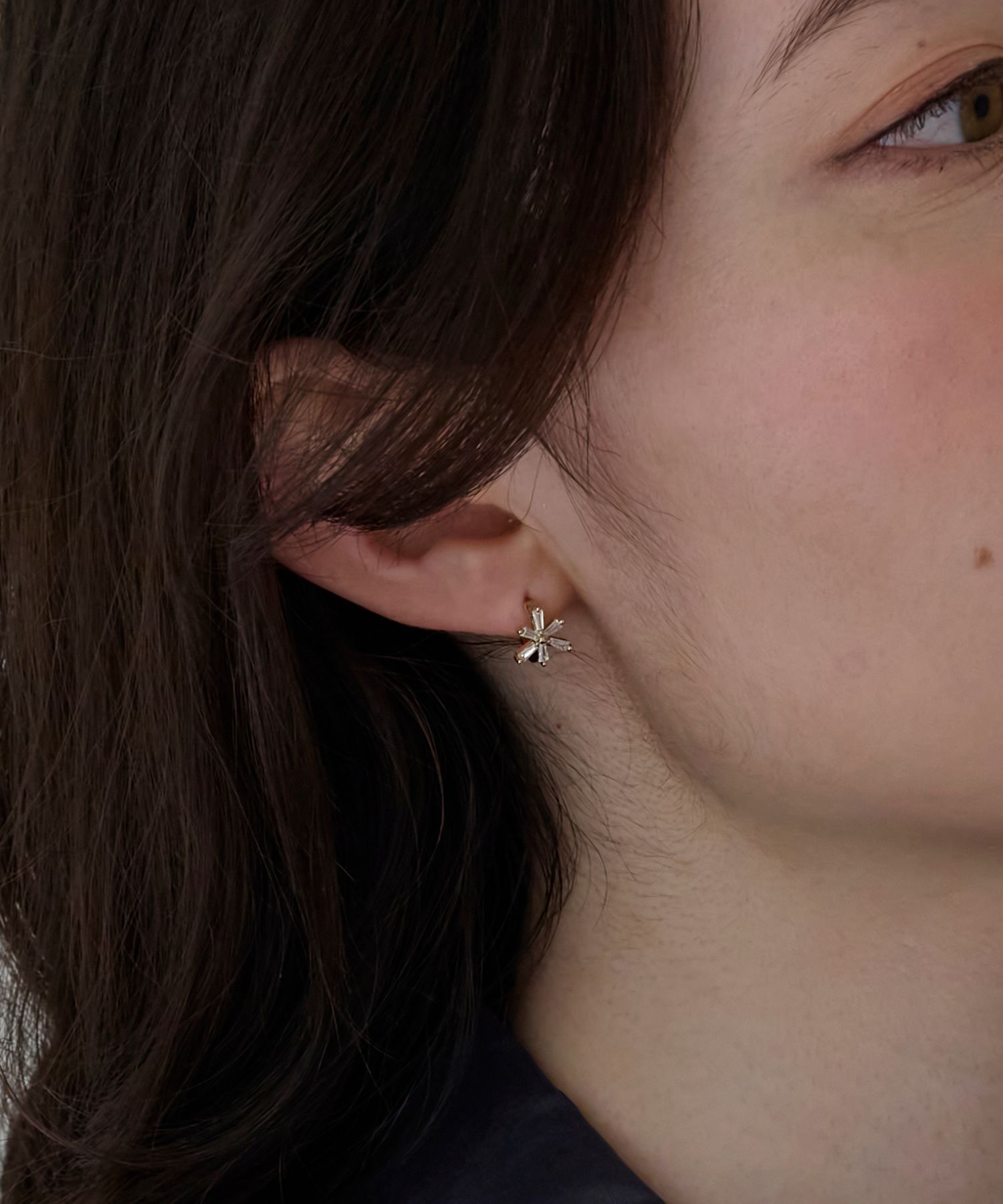 【フィービィー/Phoebe】 ワンタッチスノーフラークフープピアス