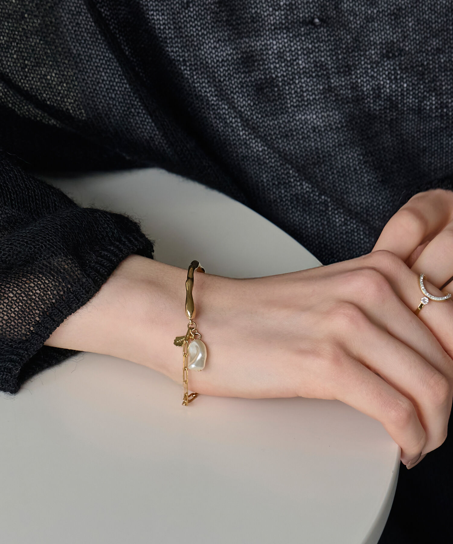 【フィービィー/Phoebe】 フロウラインメタルブレスレット ゴールド