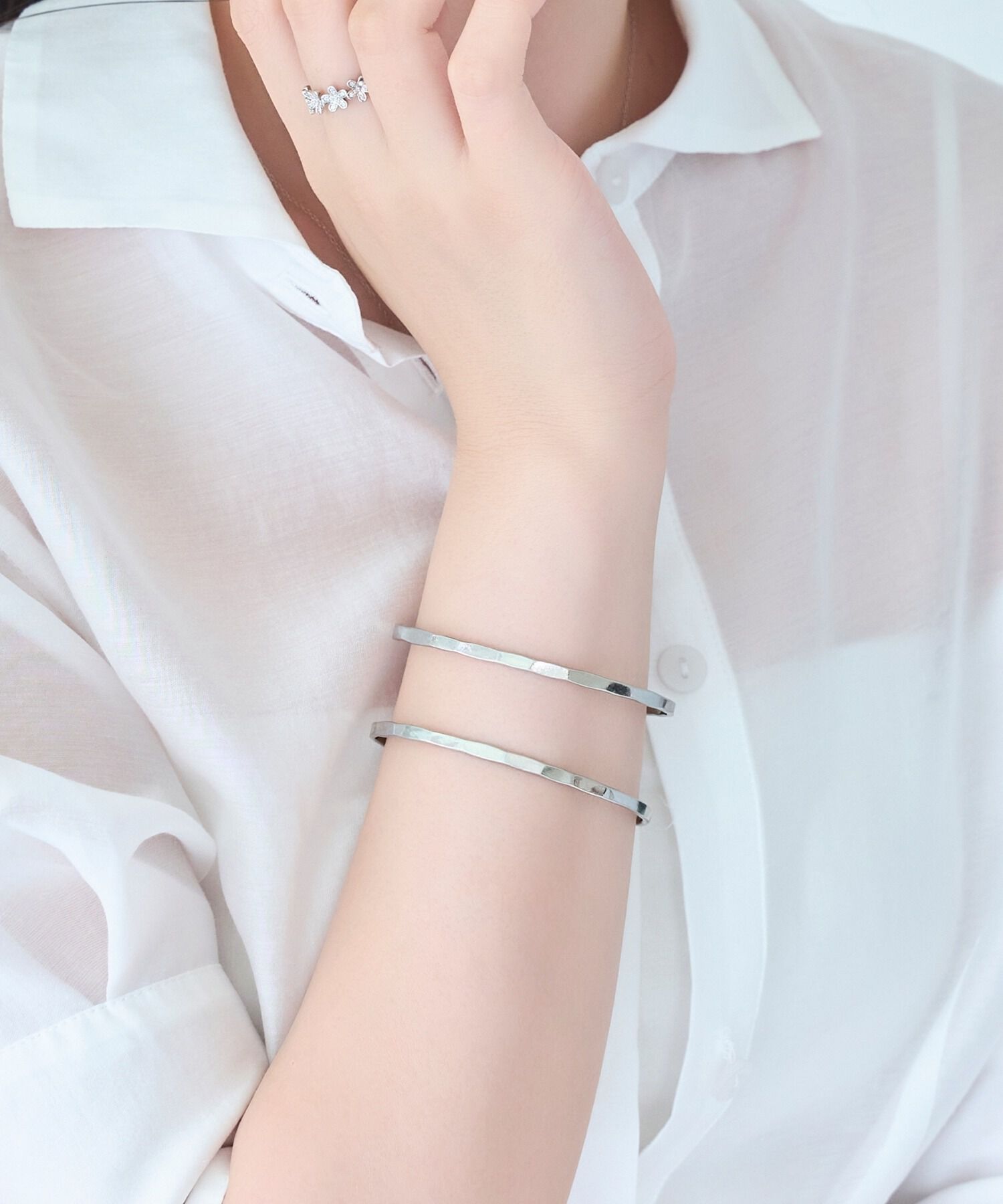 【フィービィー/Phoebe】 【金属アレルギー対応】2ラインテクスチャーワイドカフバングル シルバー/ニッケルフリー