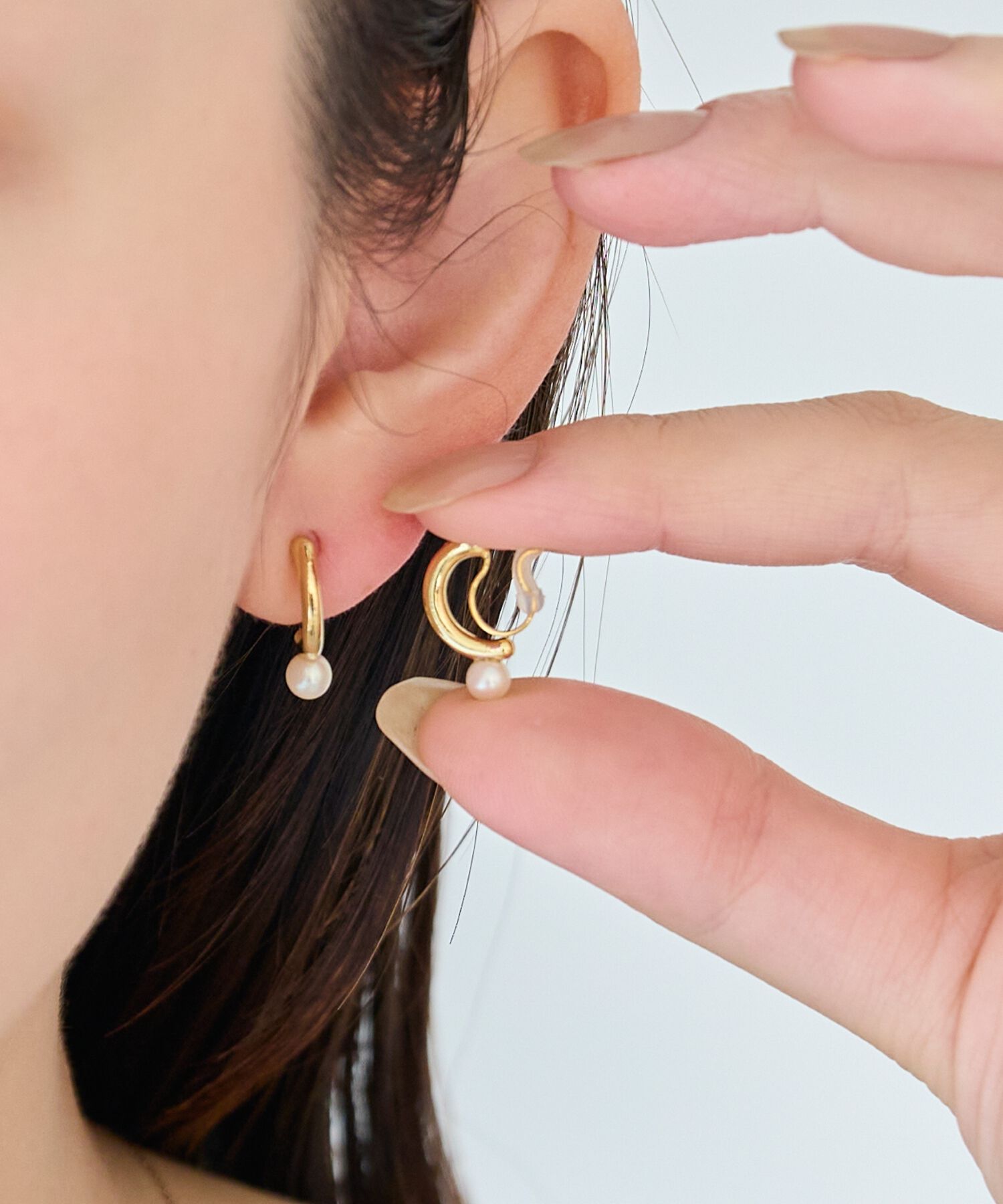 【フィービィー/Phoebe】 【痛くないシリーズ/金属アレルギー対応】パールフープライトフィットイヤリング ゴールド