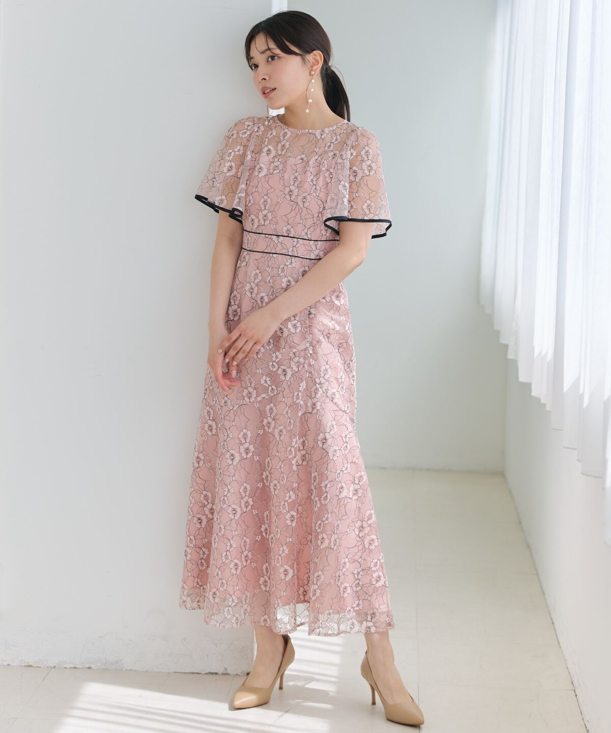 【アンドクチュール/AND COUTURE】 アシメギャザーパイピングレースドレス