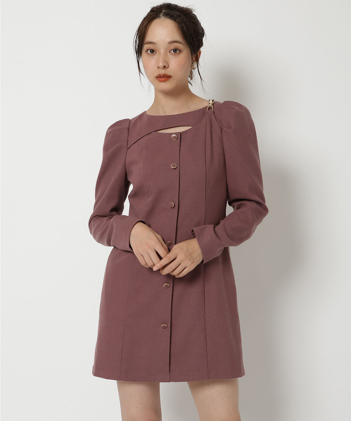 SALON by Chico】フリルティアード襟付きミニワンピース｜ルミネの