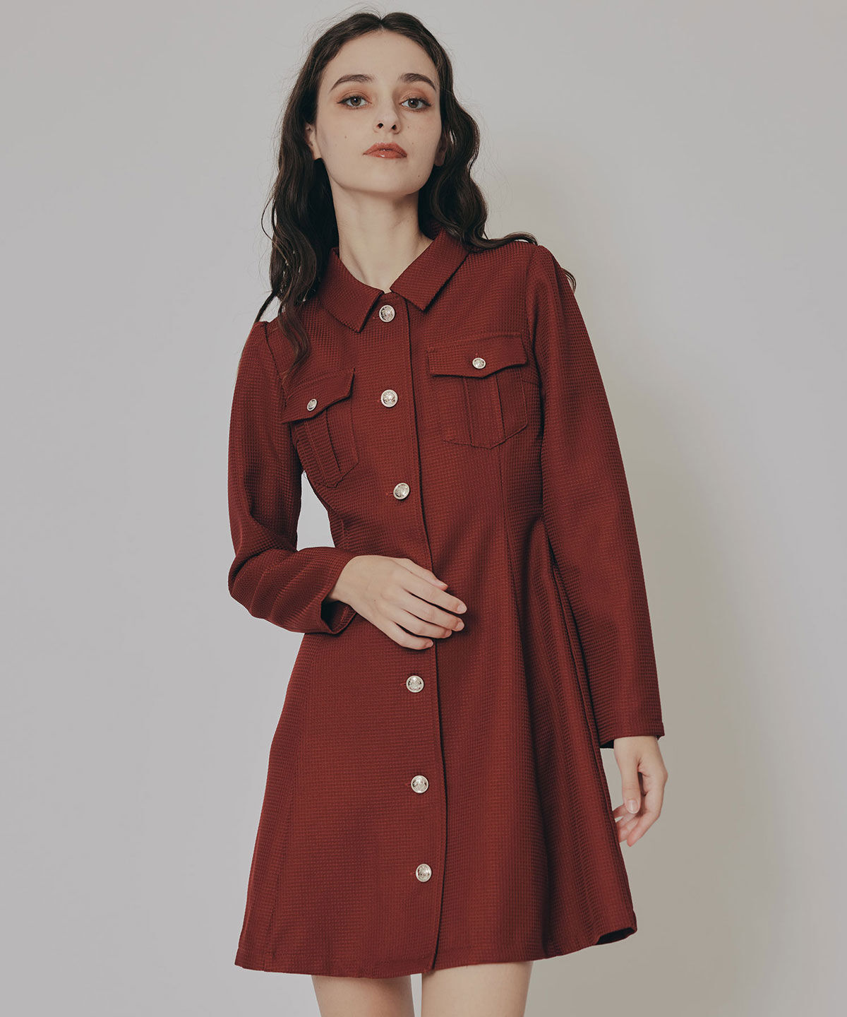 【レディアゼル/REDYAZEL】 エンブレムボタンマイクロワッフルシャツワンピース