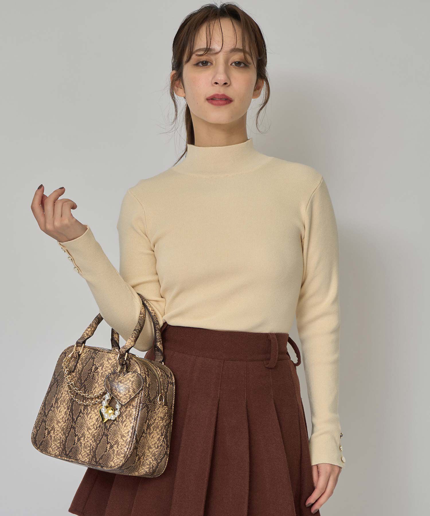 【レディアゼル/REDYAZEL】 2WAYハイネックボタンニットトップス