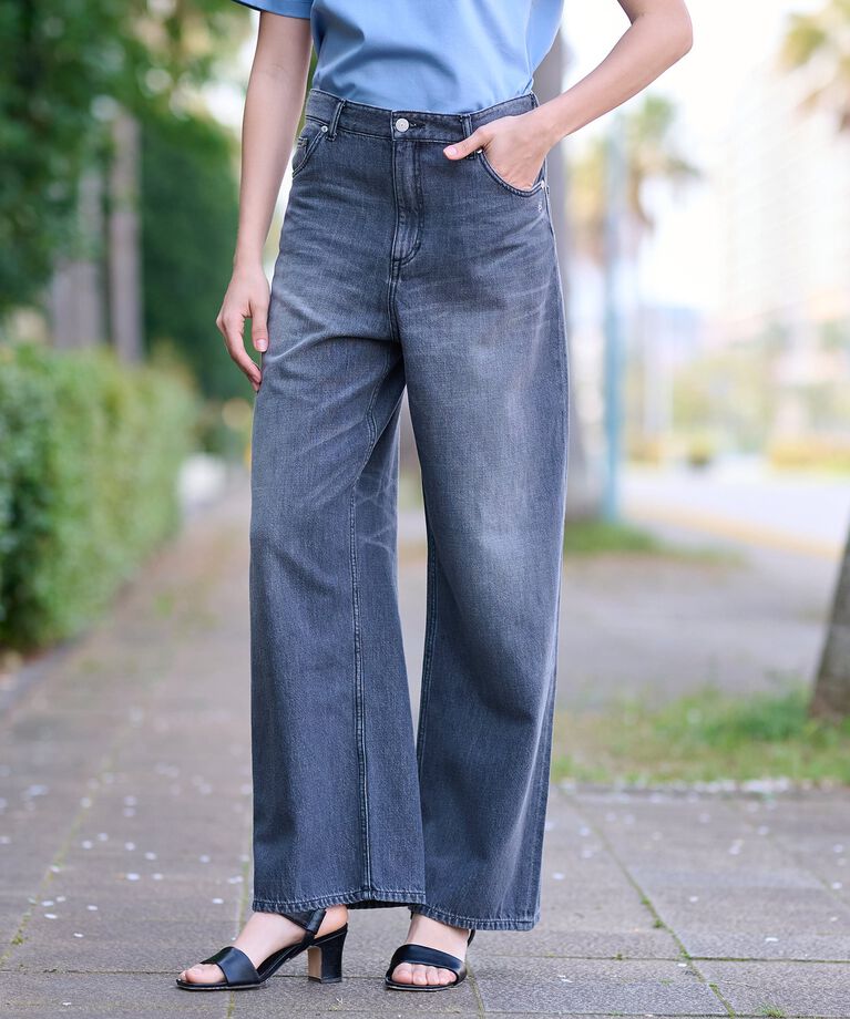 DRESSTERIOR「【大人百花春号掲載 モデル美香さん着用】ヴィンテージ加工ワイドデニムパンツ」|デニム|