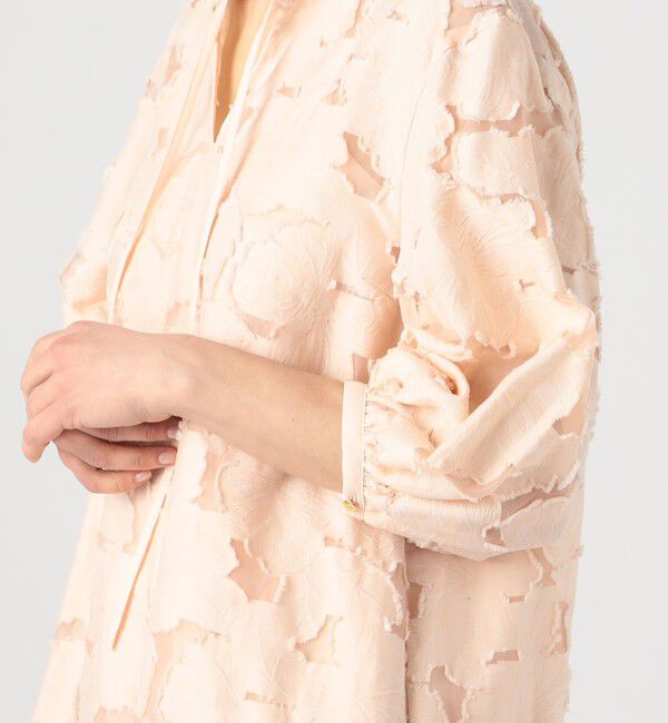 ブルームカットジャカード フリルネックギャザーワンピース