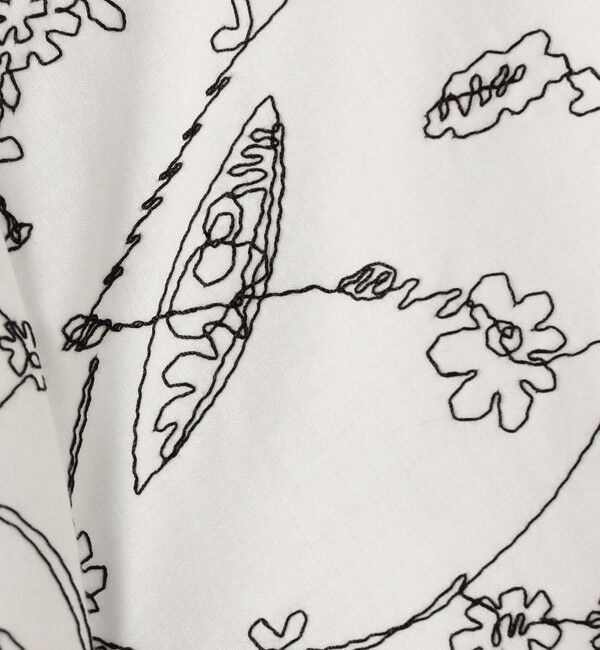 バルーンエンブロイダリー スタンドカラーワンピース