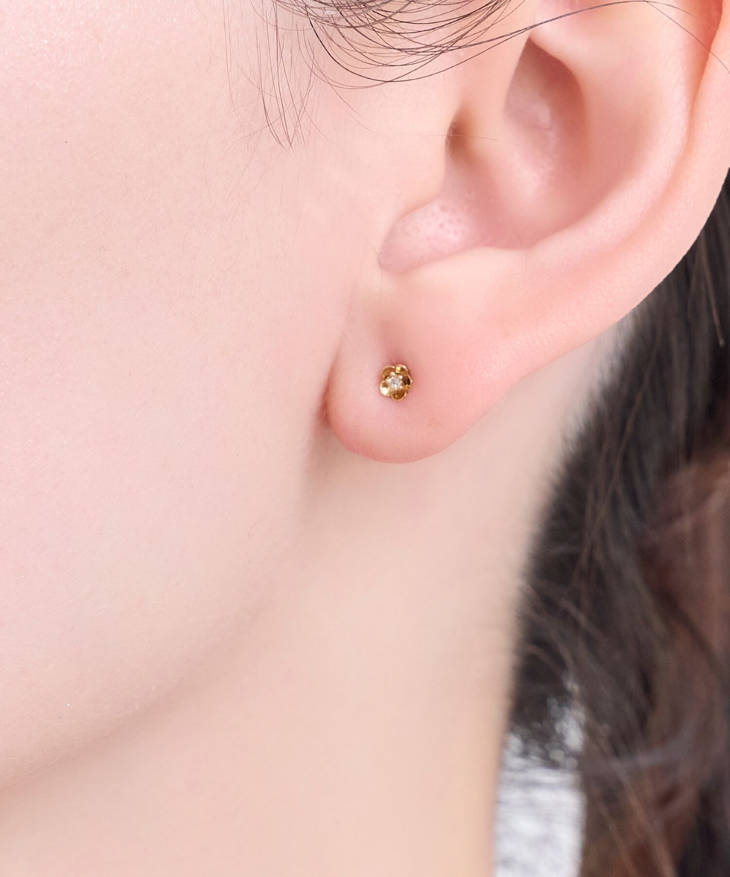 金属アレルギー対応】プチフラワービジュースタッドピアス クリア