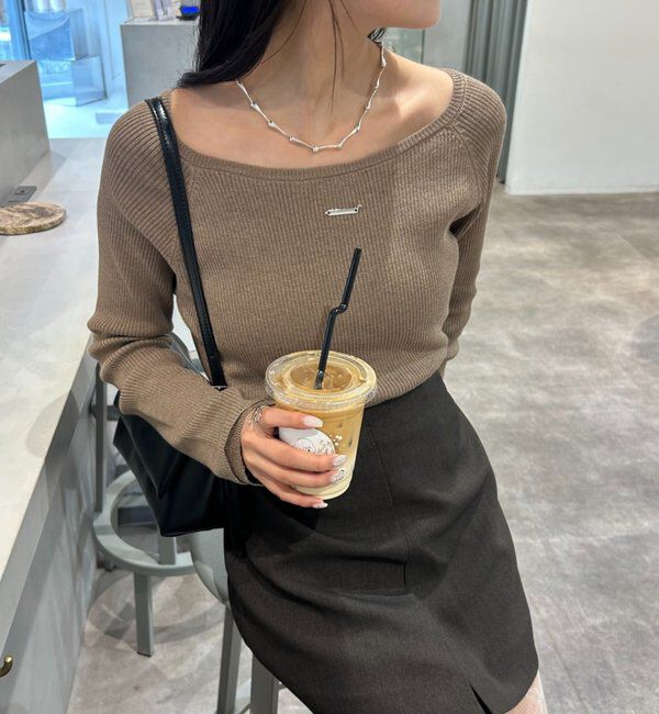  「プレート付きクルーリブニット」|ニット・セーター|