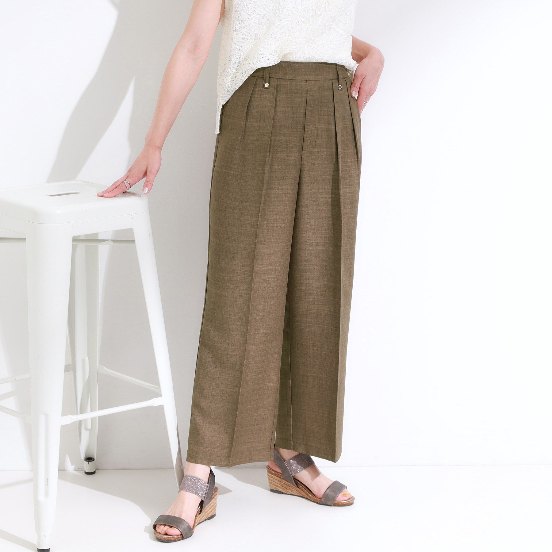 SHOO･LA･RUE「【S-LL/洗濯後しわになりにくい】ゴールドパーツできれい見え 麻調タックワイドパンツ」|その他|ブラウン(043)