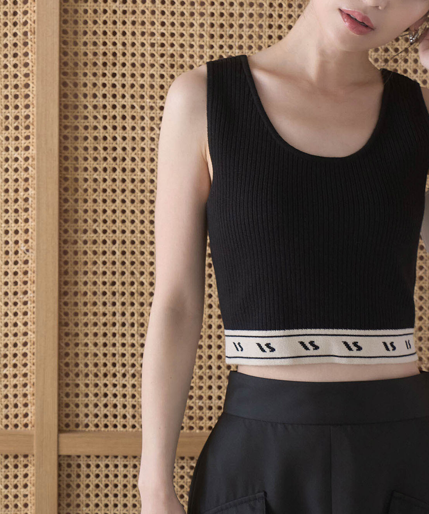 VIS「【洗える】裾ロゴ短丈タンクトップ」|タンクトップ|ブラック系(02)