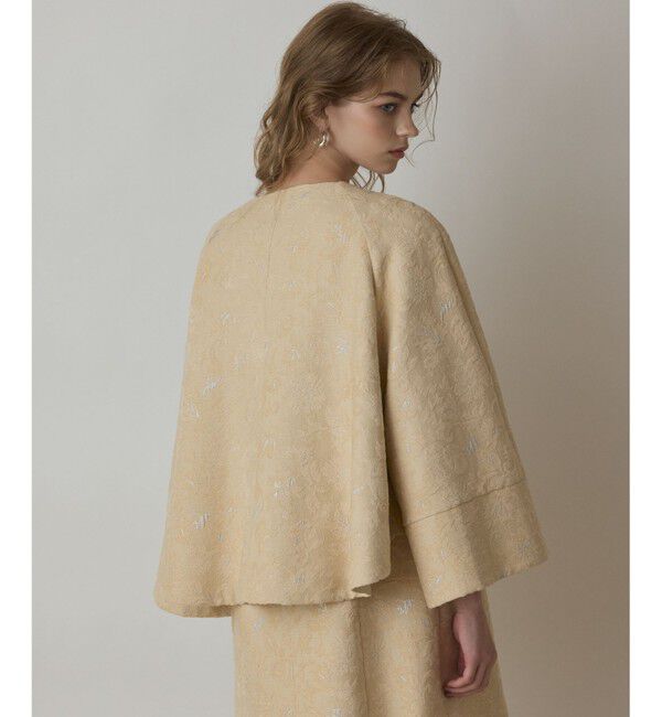 GRACE CONTINENTAL「サラサジャガードケープジャケット」|ノーカラージャケット|