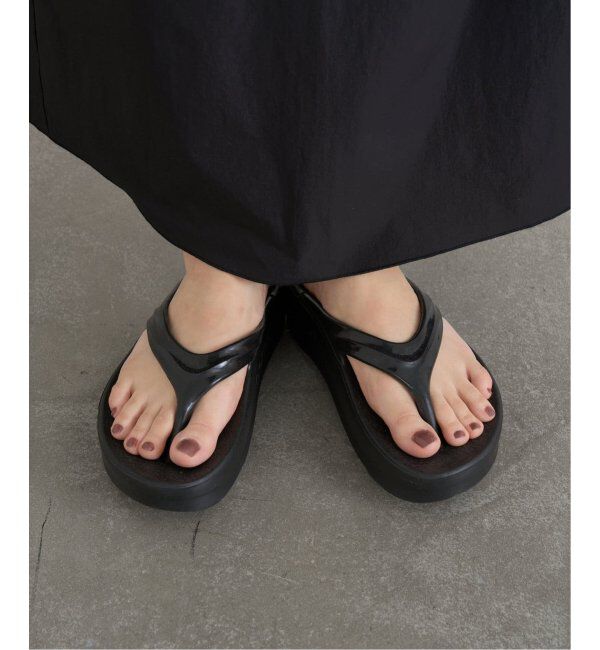 U by SPICK&SPAN「《追加》OOFOS /ウーフォス O Omega2」|サンダル|