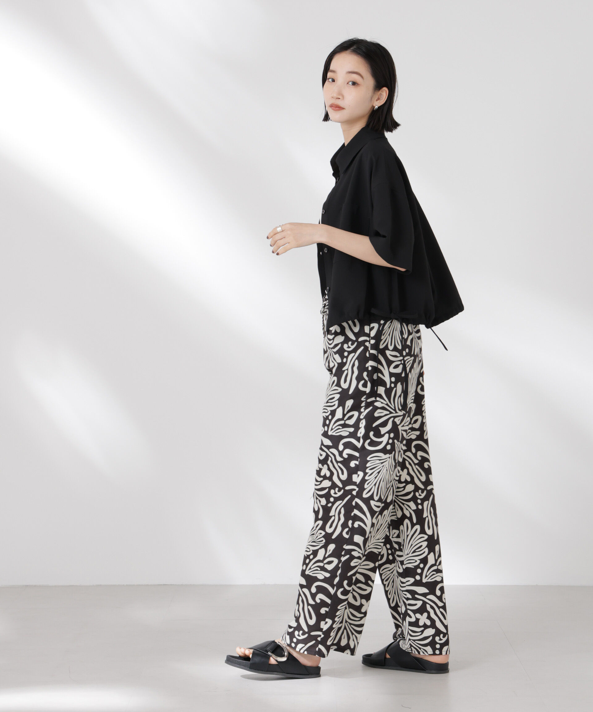 nano･universe「ボタニカルプリントイージーワイドパンツ(セットアップ可)」|チノ|
