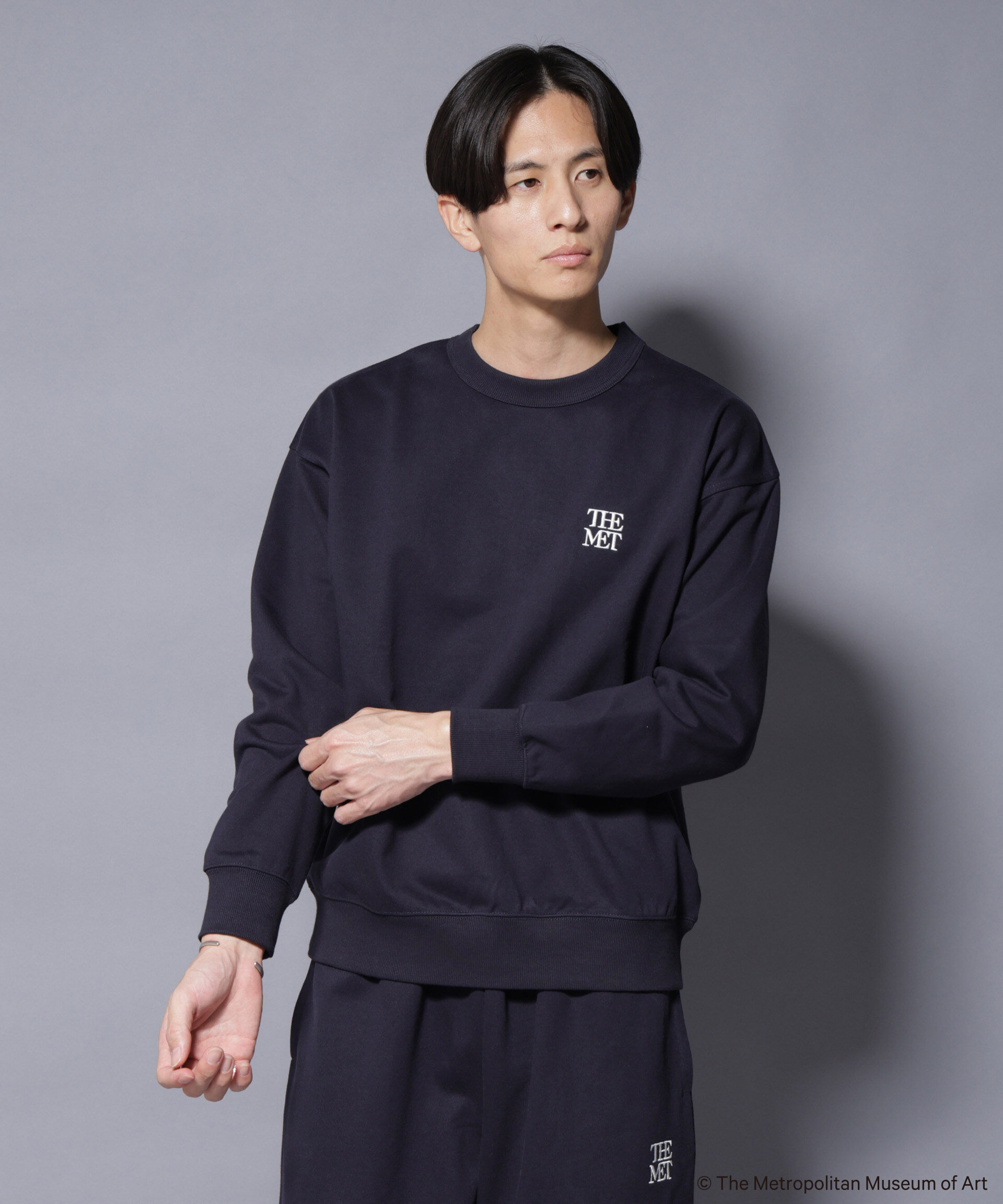 nano･universe「「The Met」ロゴ&times;アーカイブロゴ刺繍スウェット(セットアップ可)」|Tシャツ・カットソー|