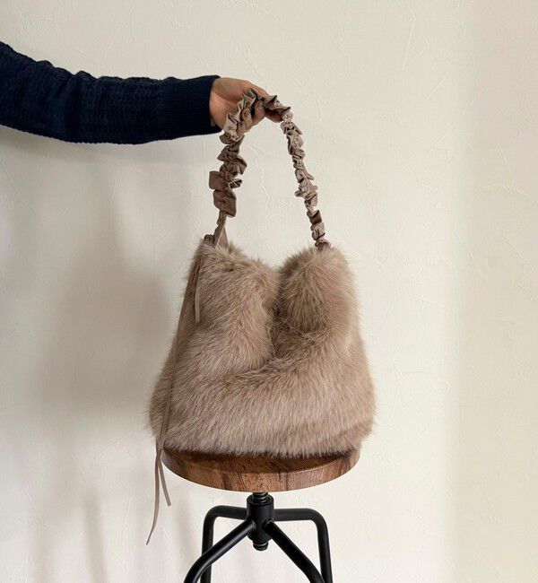 fredy emue「ギャザーハンドルエコファーショルダーバッグ」|ショルダー・メッセンジャー|