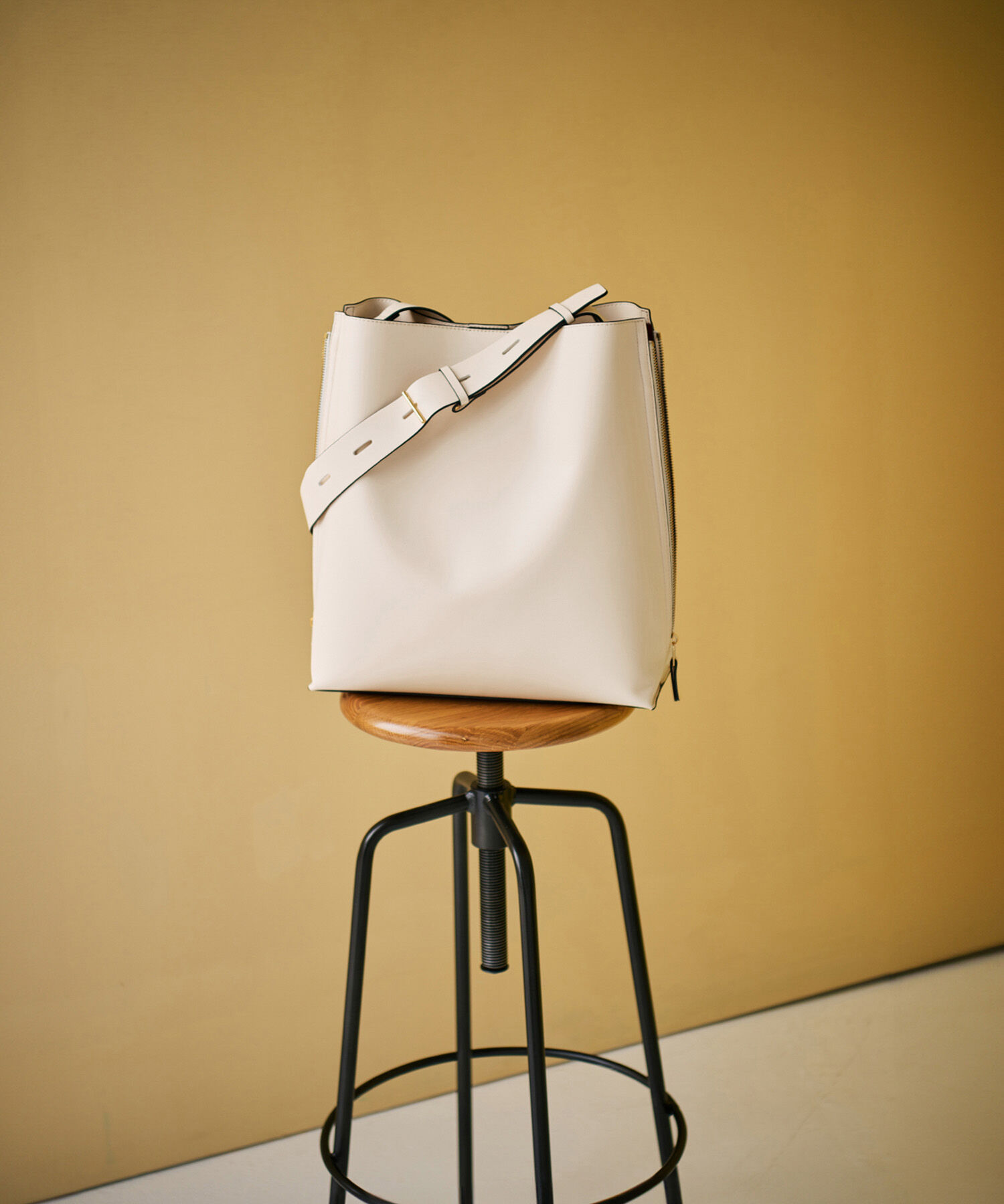 E'POR「【A4対応】【通勤】【E'POR】Y BAG Shoulder Large（サイドジップショルダーバッグ）【WEB限定/一部店舗限」|ショルダー・メッセンジャー|ベージュ系(29)