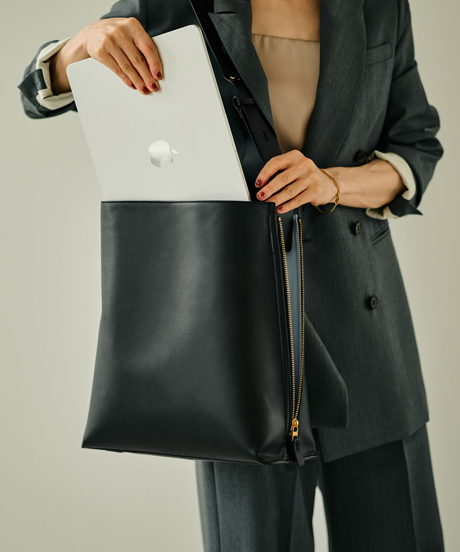 E'POR「【A4対応】【通勤】【E'POR】Y BAG Shoulder Large（サイドジップショルダーバッグ）【WEB限定/一部店舗限」|ショルダー・メッセンジャー|