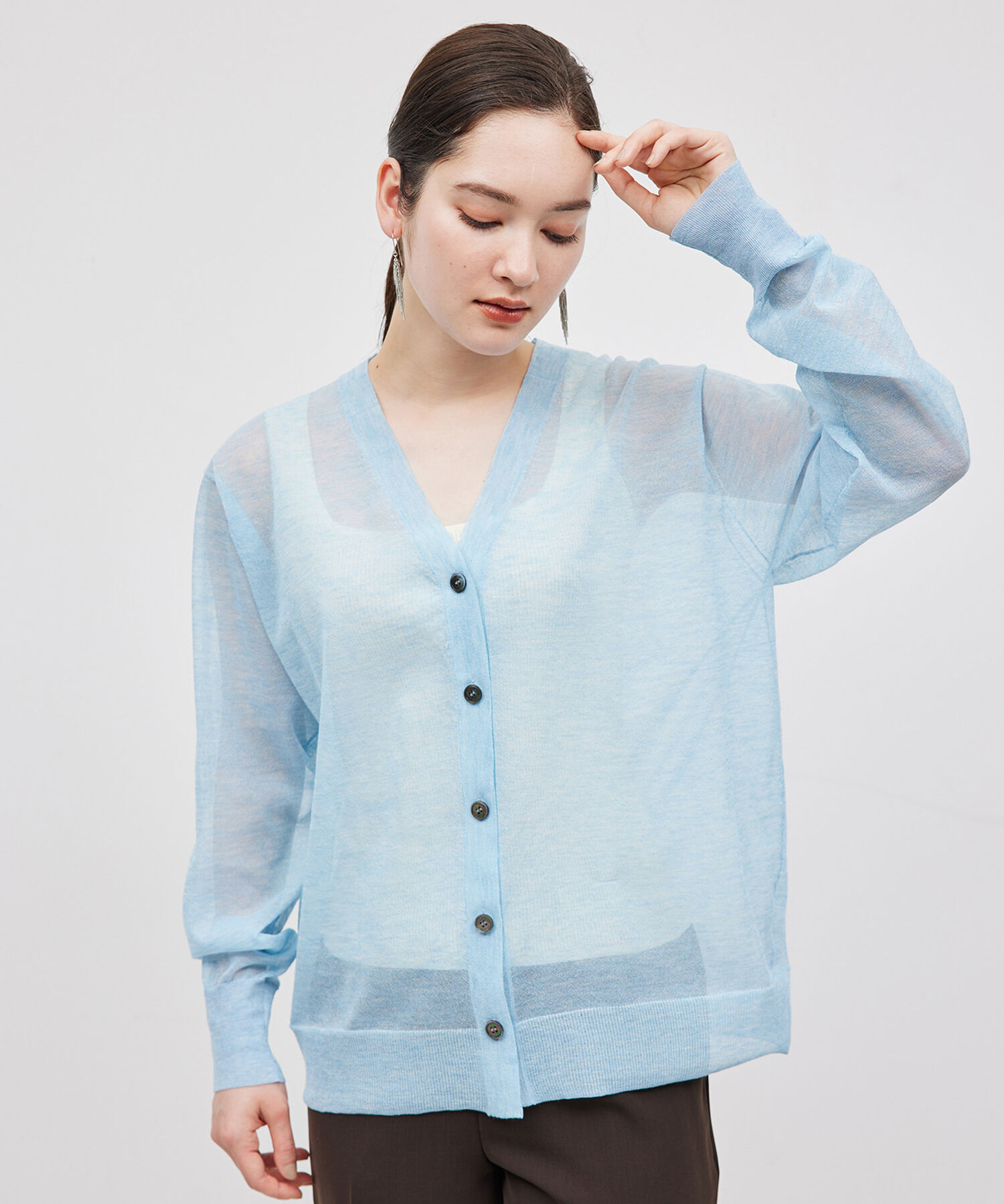 ROPE「【洗える】シアーVネックカーディガン」|カーディガン|サックス(48)