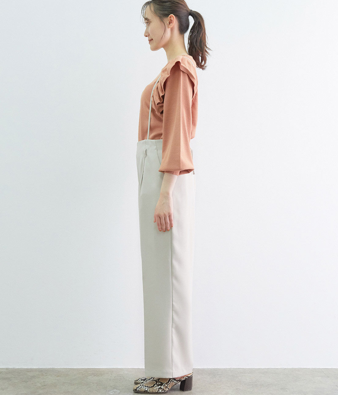 VIS「【WEB限定SSサイズ】バッククロスサスペンダーワイドパンツ」|スラックス|