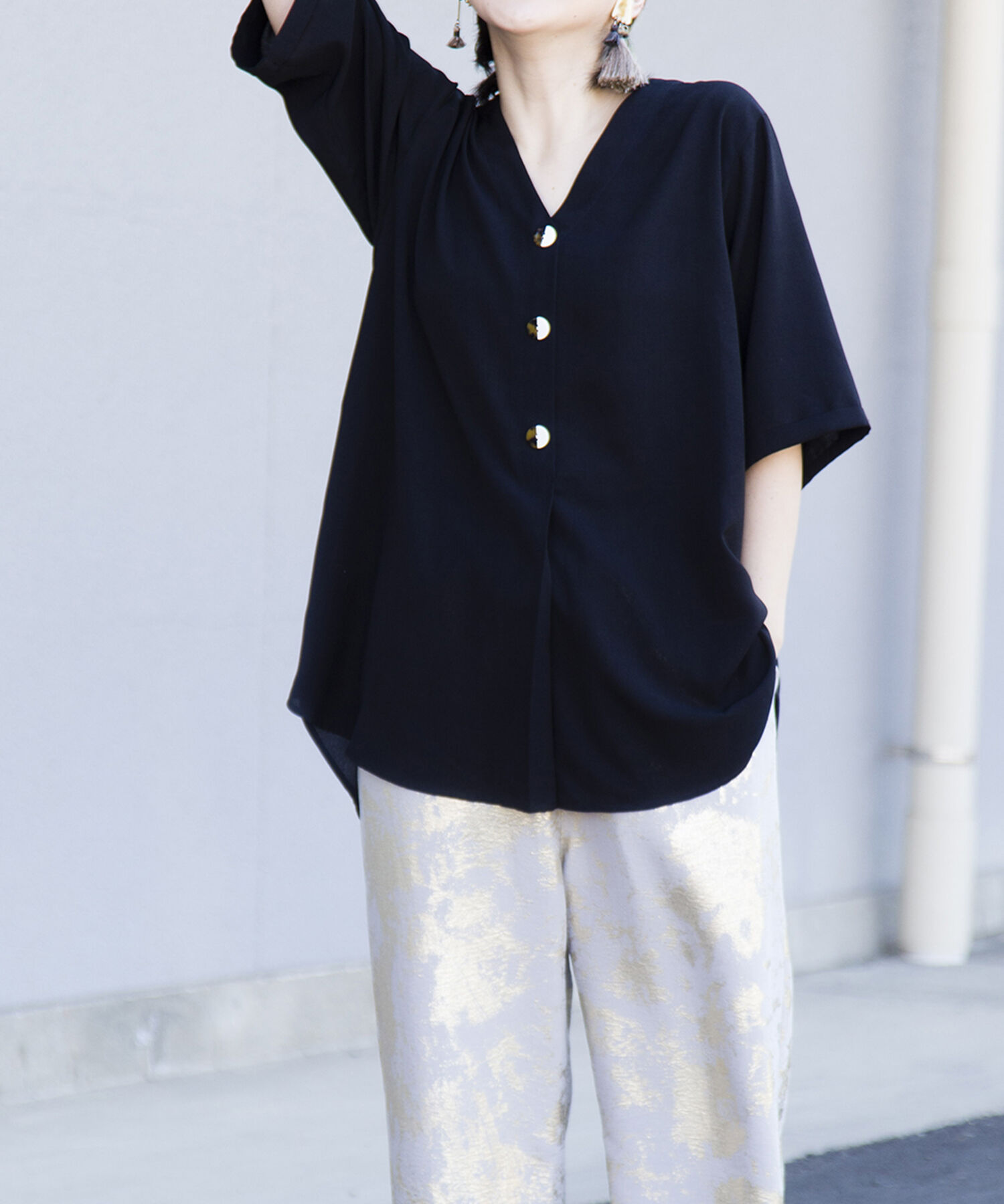  「【WEB限定アイテム】ﾊﾞｯｸﾀｯｸﾌﾞﾗｳｽ」|シャツ・ブラウス|BLACK