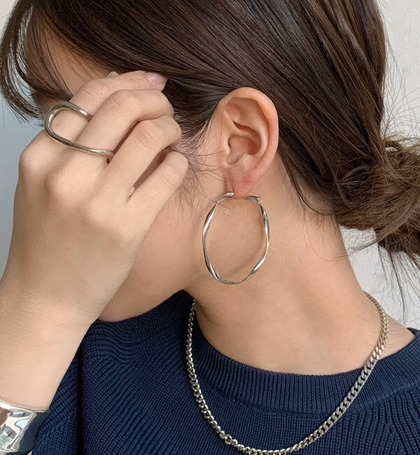  「ヒネリフープピアス」|ピアス|