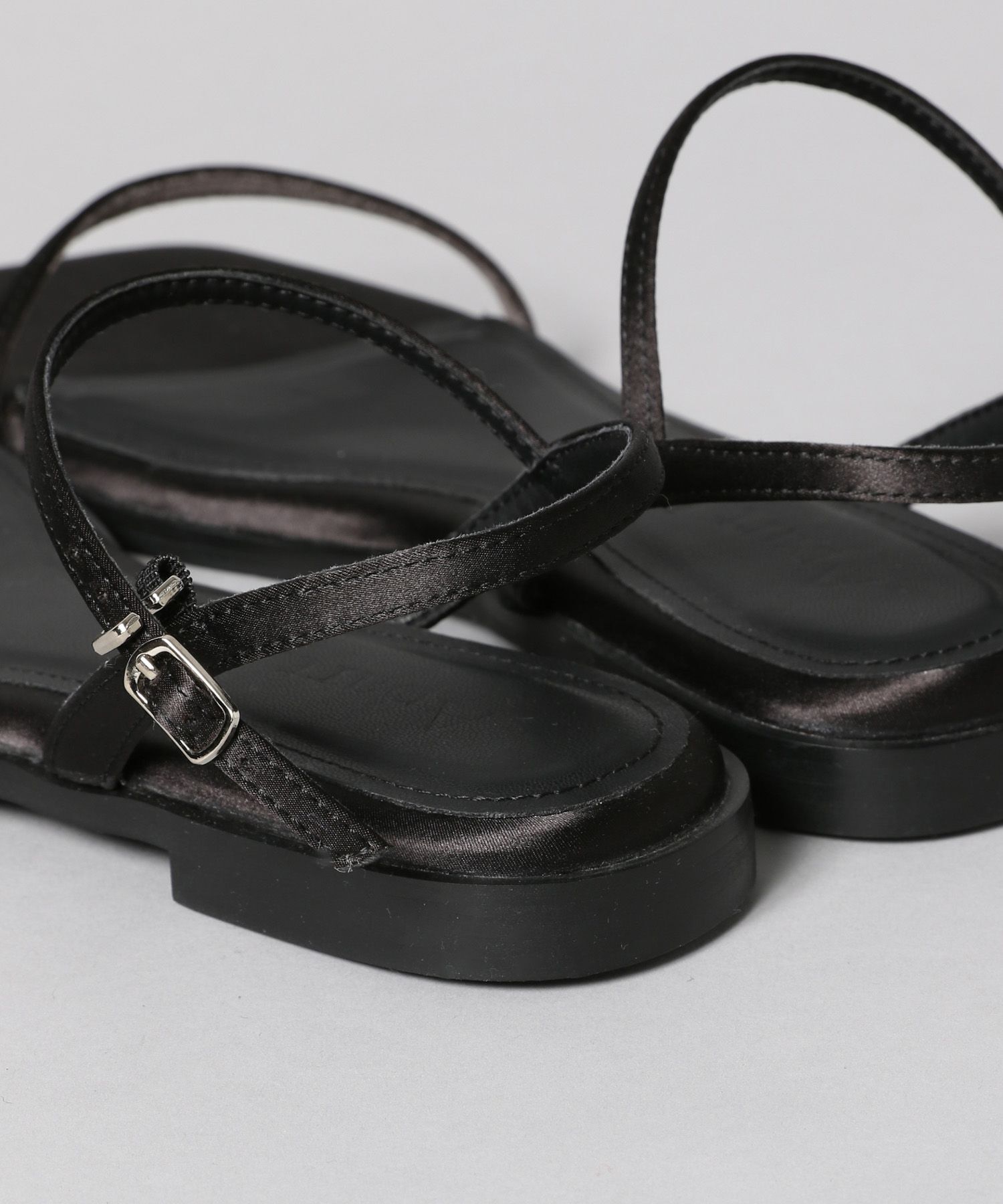 A part by 「サテンナローフラットサンダル」|サンダル|