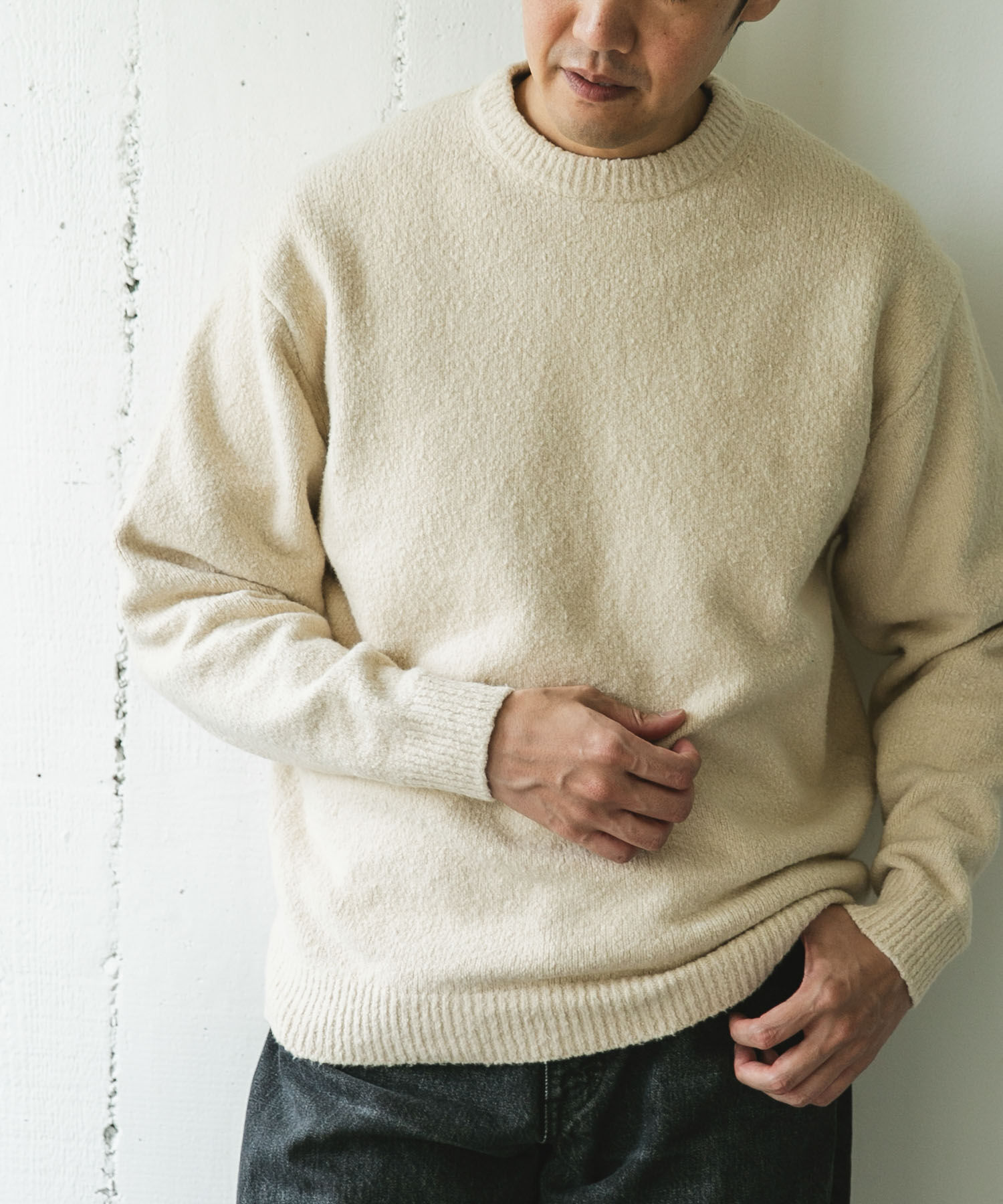 URBAN RESEARCH DOORS「AIR FIT クルーネックニット」|ニット・セーター|オフホワイト