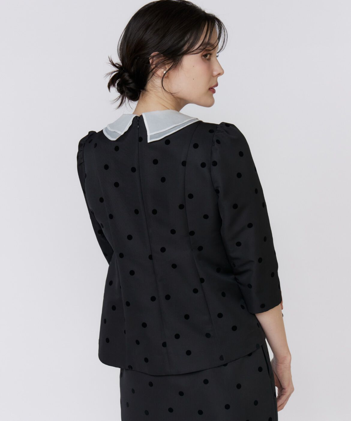Maglie le cassetto「《M Maglie le cassetto》ドットフロッキーシアー付け衿ブラウス」|シャツ・ブラウス|