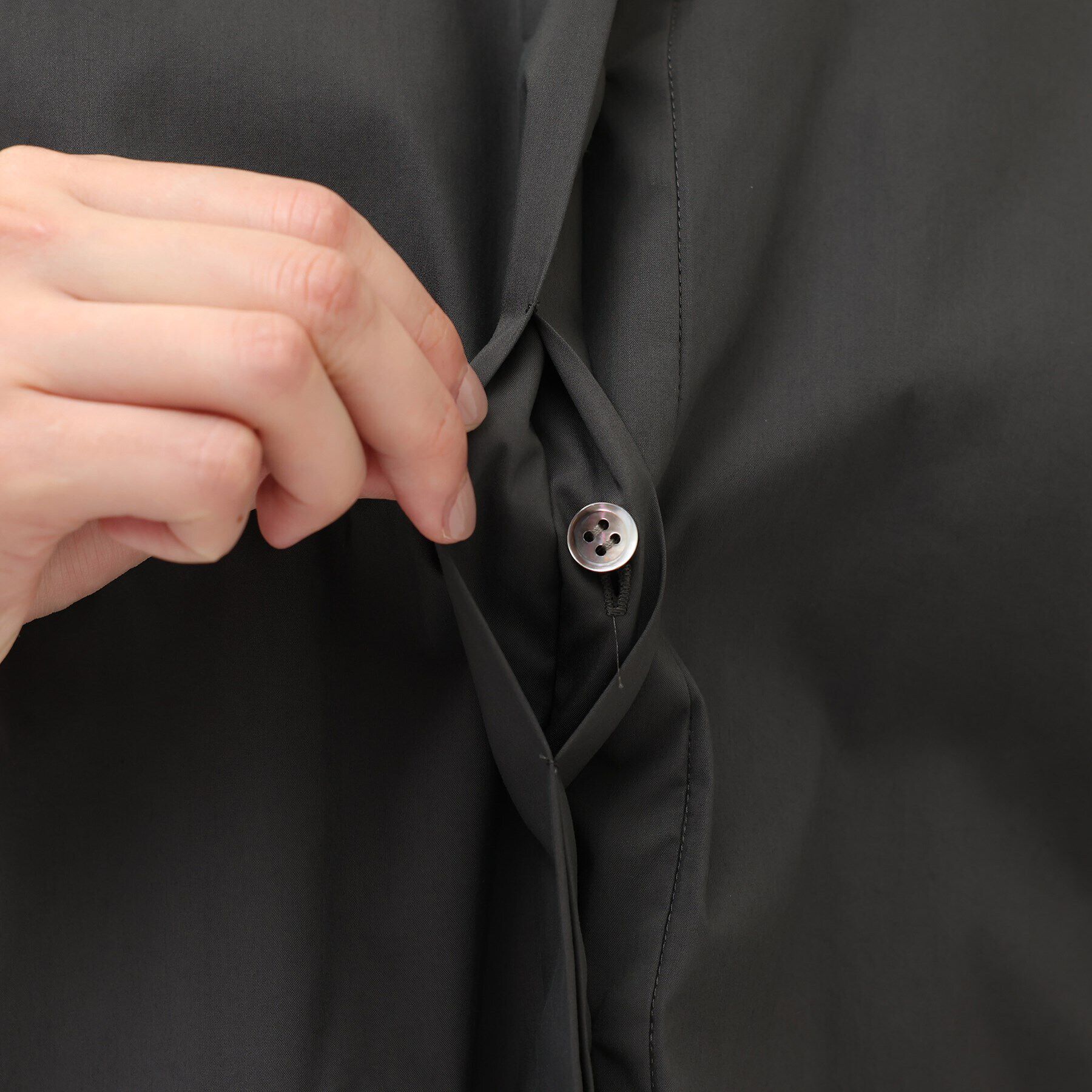 UNTITLED「【洗える/一枚で着映え/ゆったり】7分袖フォルムシャツ」|シャツ・ブラウス|