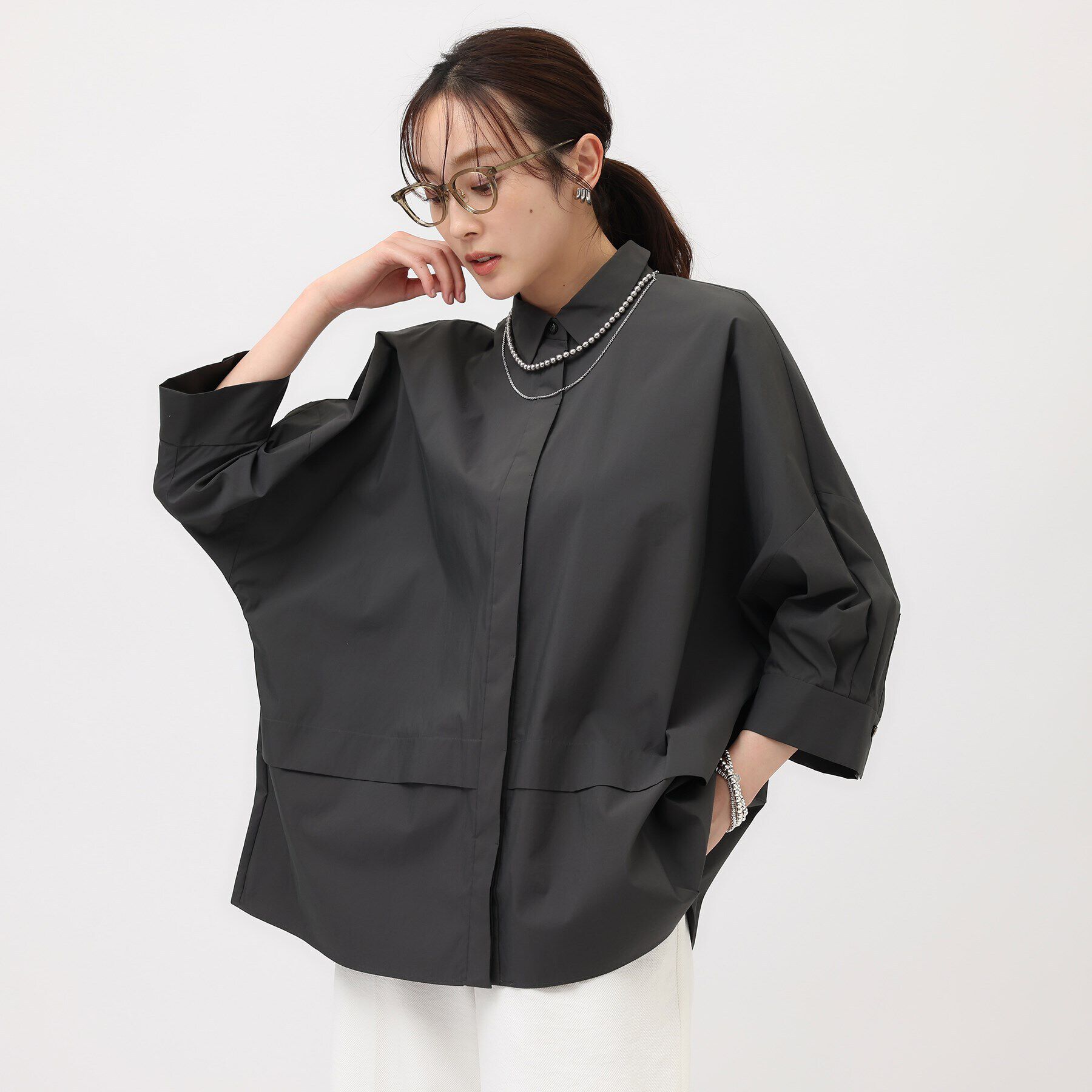 UNTITLED「【洗える/一枚で着映え/ゆったり】7分袖フォルムシャツ」|シャツ・ブラウス|チャコールグレー(0