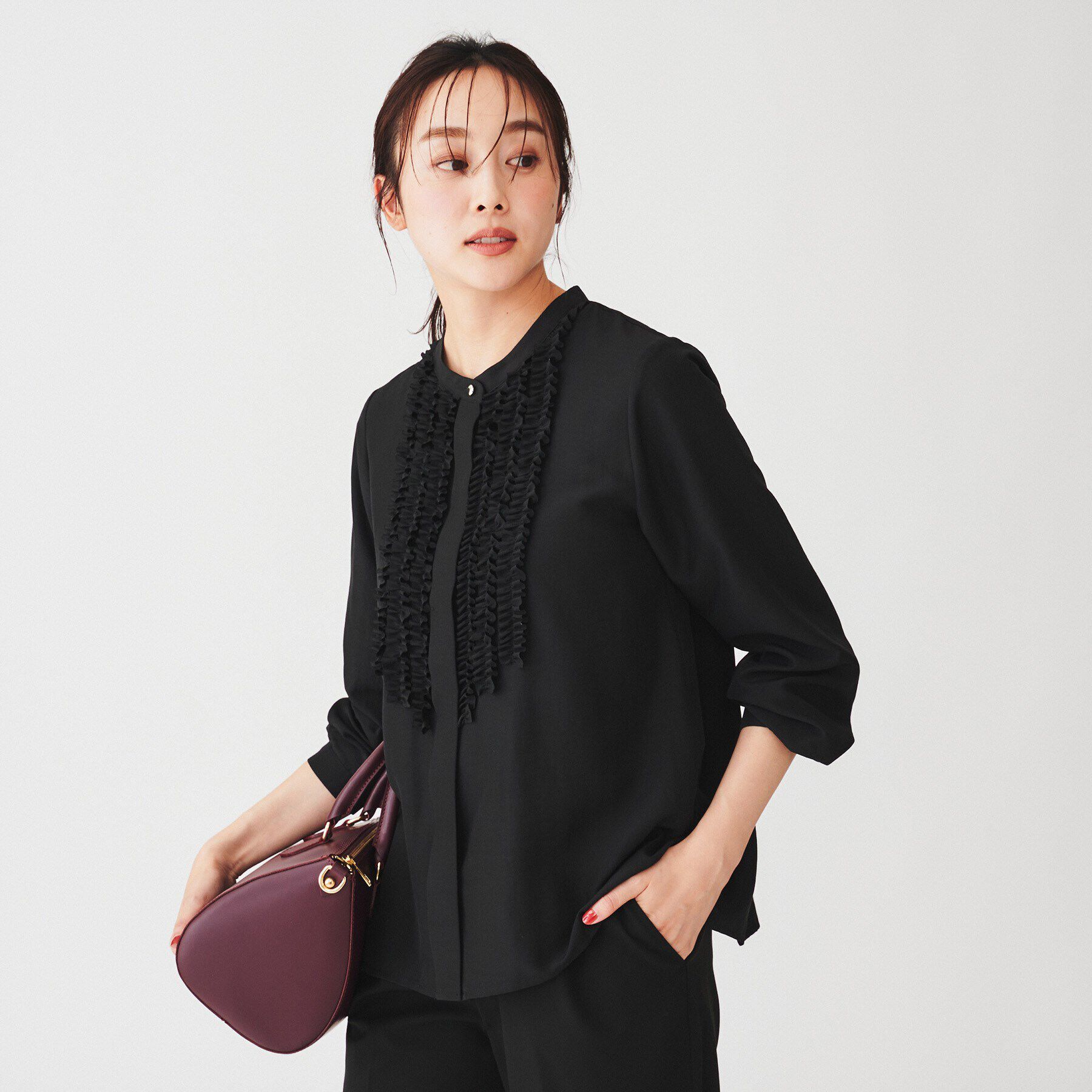 UNTITLED「【オンオフ使える/洗える】長袖フリルブラウス」|シャツ・ブラウス|ブラック(019)