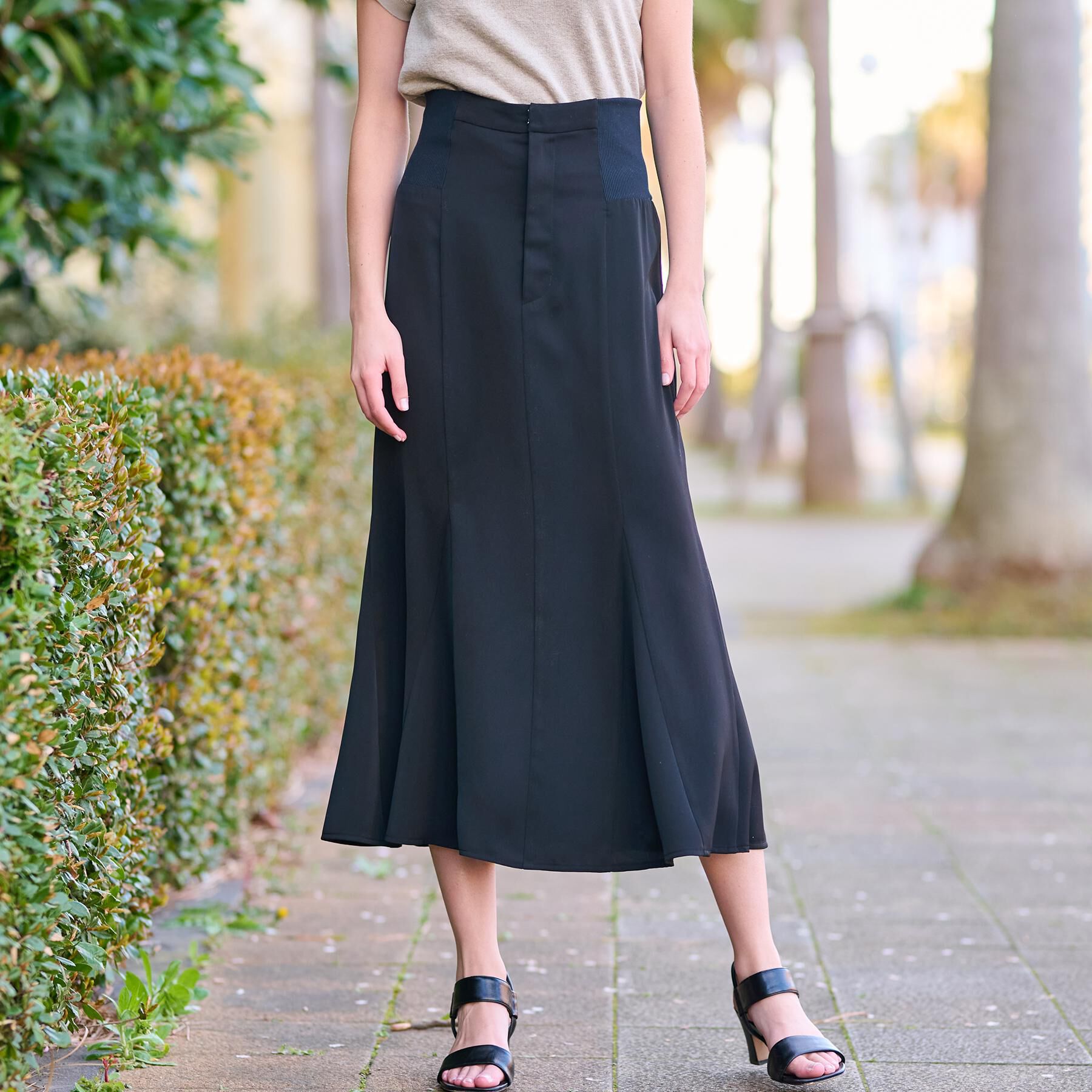 DRESSTERIOR「【大人百花春号掲載 モデル美香さん着用】バックストラップマーメイドスカート」|スカート|ブラック(019)