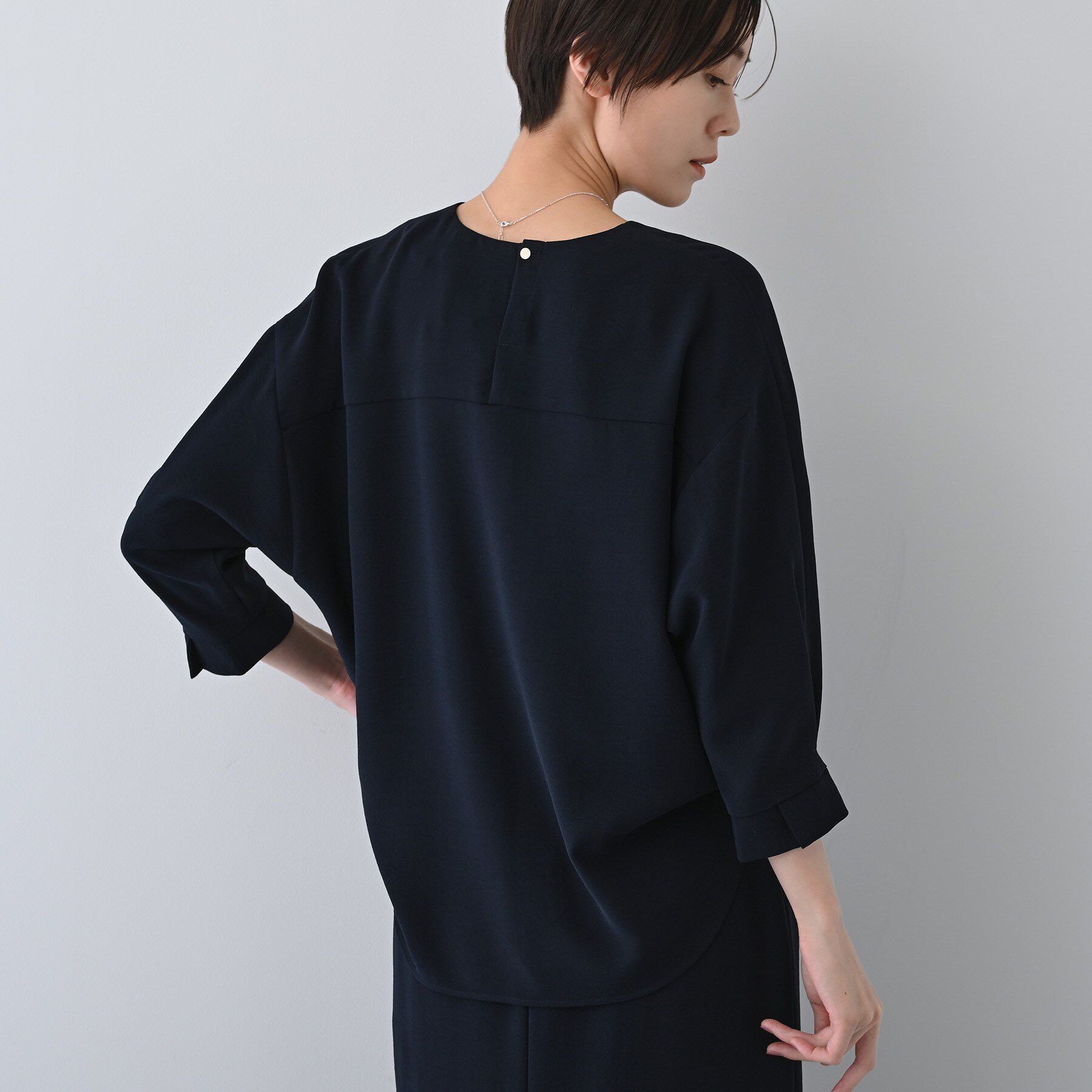 INDIVI「【着る日傘/遮熱/UVケア】Vネックドルマンスリーブブラウス」|シャツ・ブラウス|