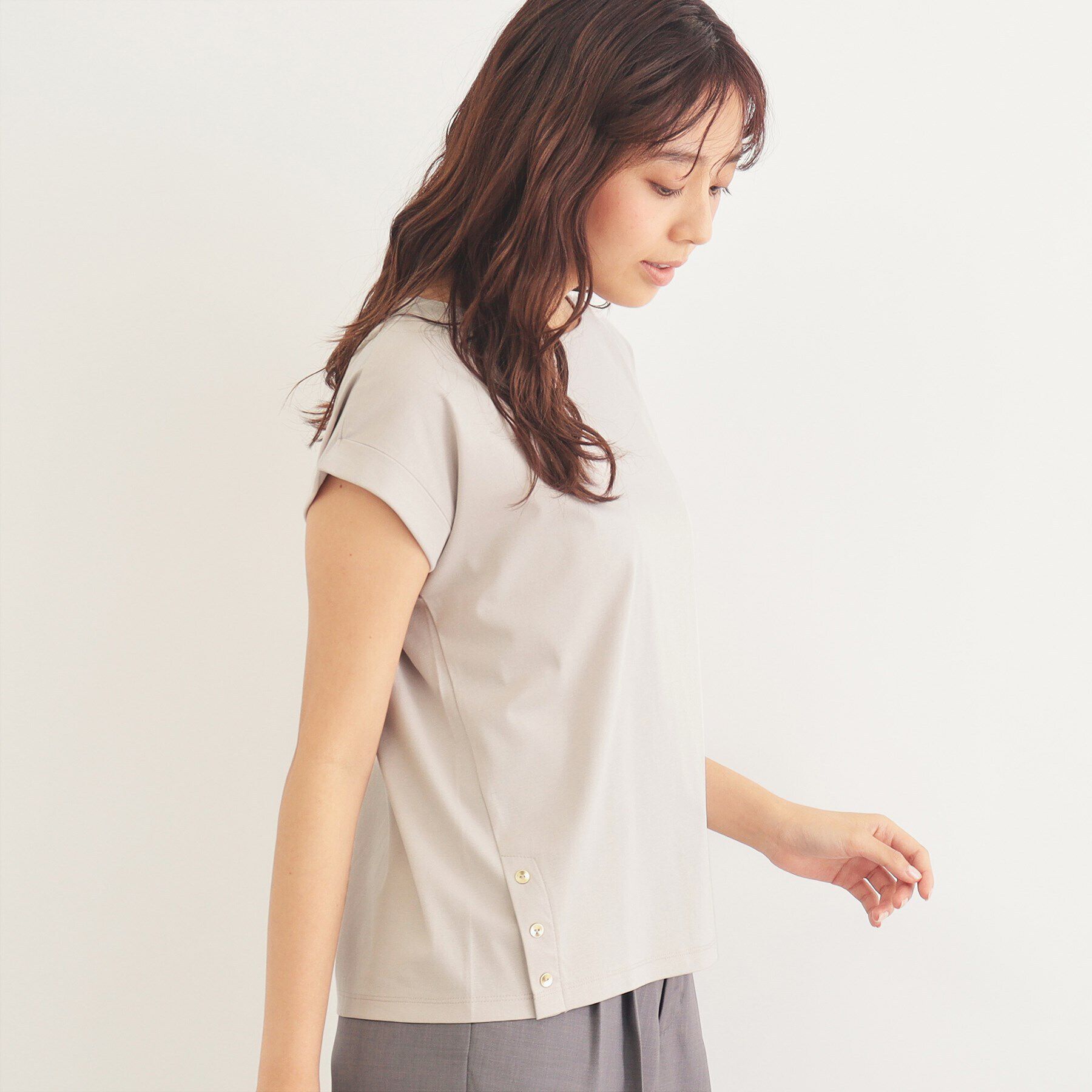 index「《5color》サイドボタン付き フレンチスリーブトップス【接触冷感/洗濯機洗い可】」|Tシャツ・カットソー|