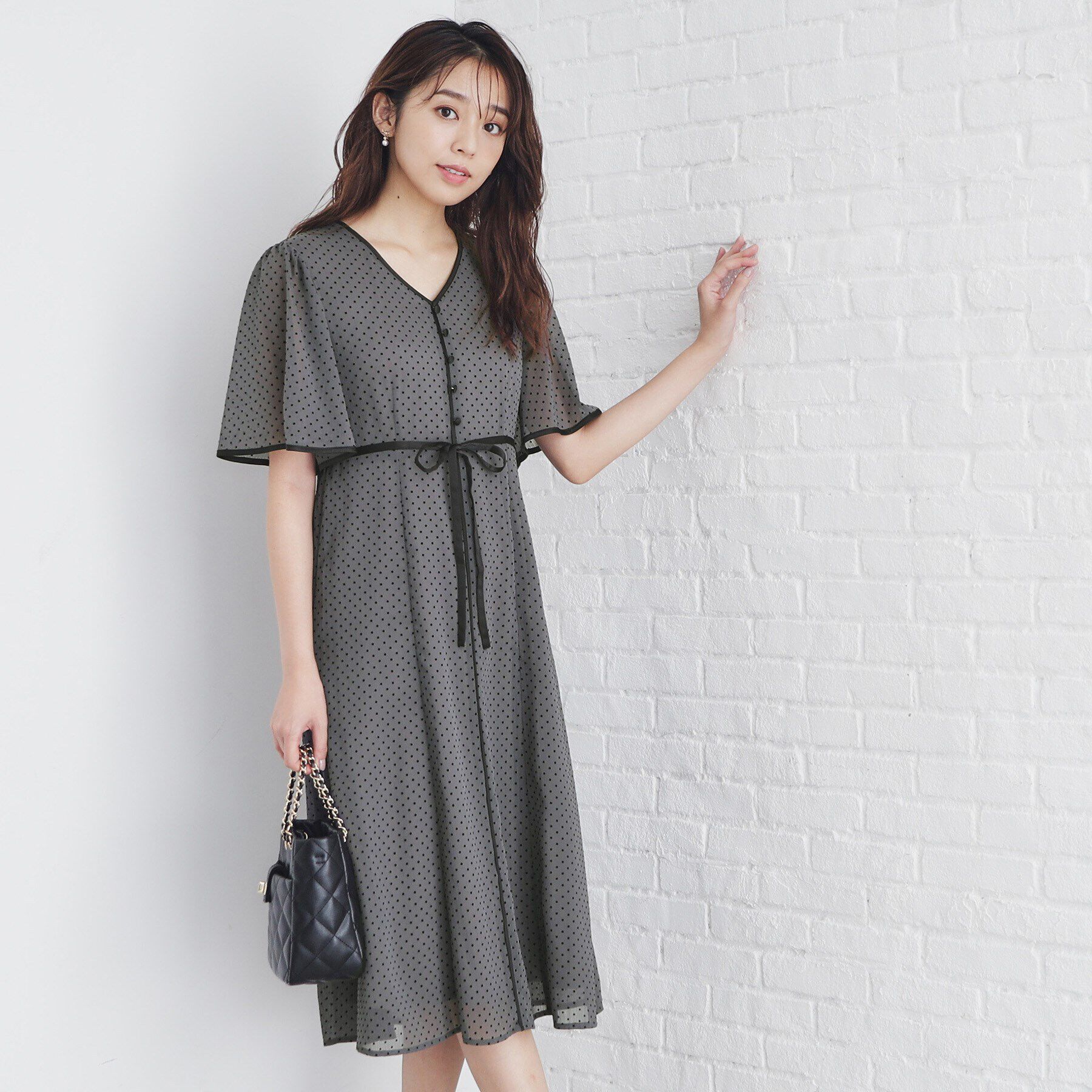 index「フロッキードットバイカラーフレアワンピース【洗濯機洗い可/防シワ】」|ワンピース|チャコールグレー(1