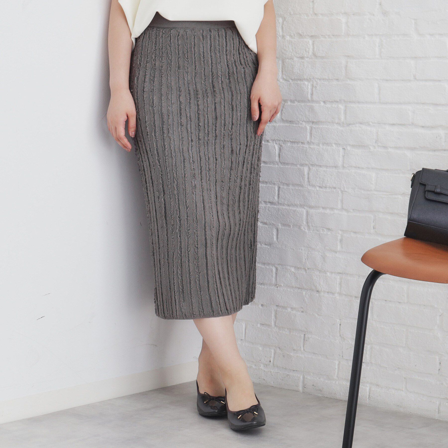 index「カットフリンジニットタイトスカート/セットアップ対応【洗濯機洗い可】」|スカート|チャコールグレー(0