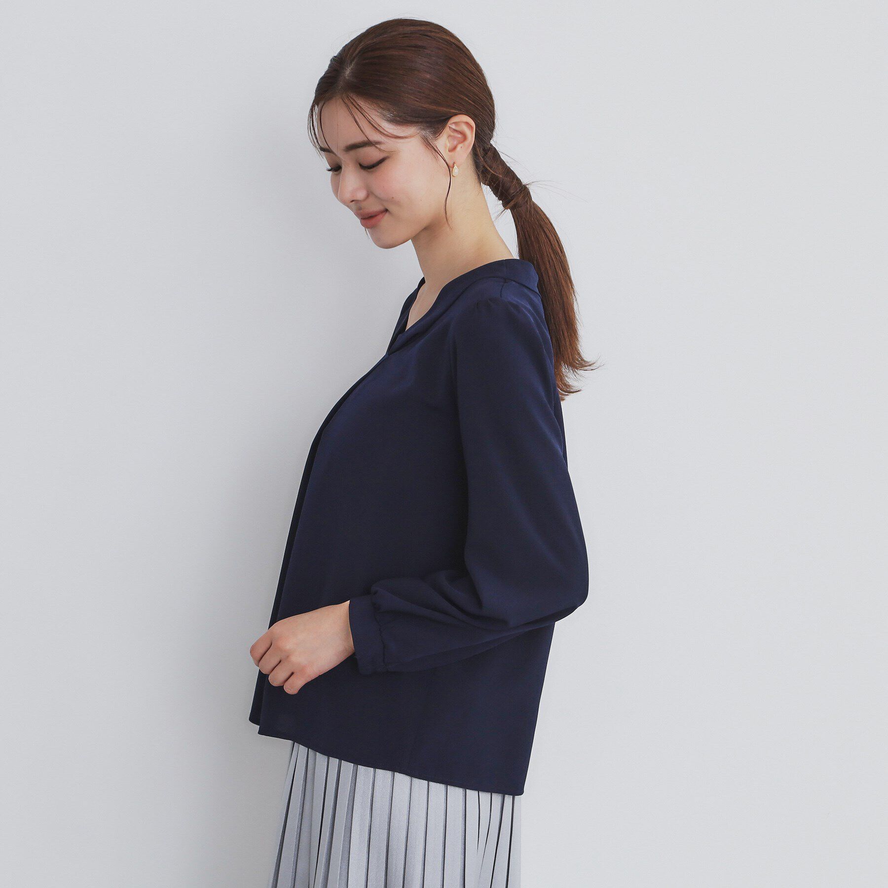 index「タックロールVネックブラウス【洗濯機洗い可/イージーアイロン/防シワ】」|シャツ・ブラウス|