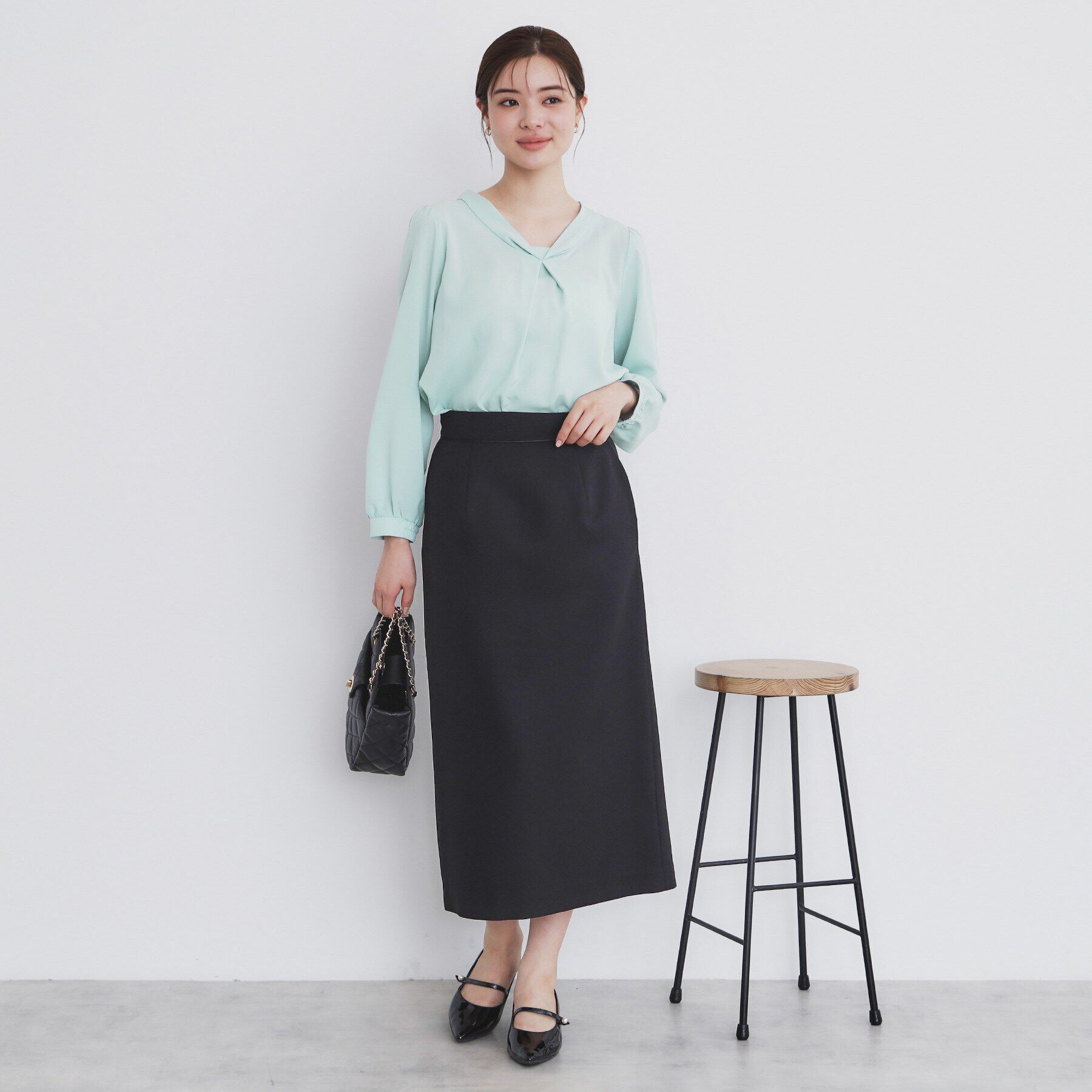 index「タックロールVネックブラウス【洗濯機洗い可/イージーアイロン/防シワ】」|シャツ・ブラウス|