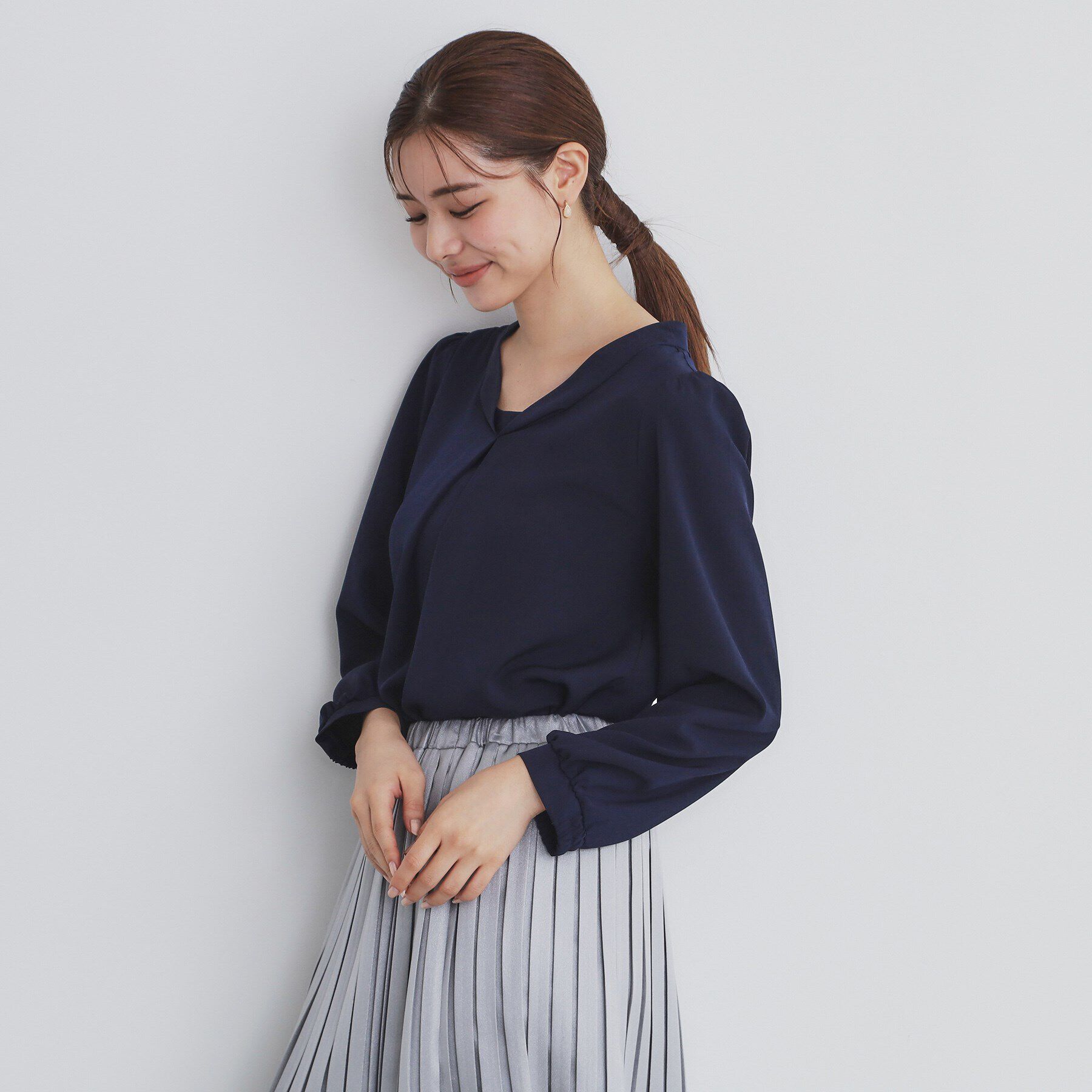 index「タックロールVネックブラウス【洗濯機洗い可/イージーアイロン/防シワ】」|シャツ・ブラウス|