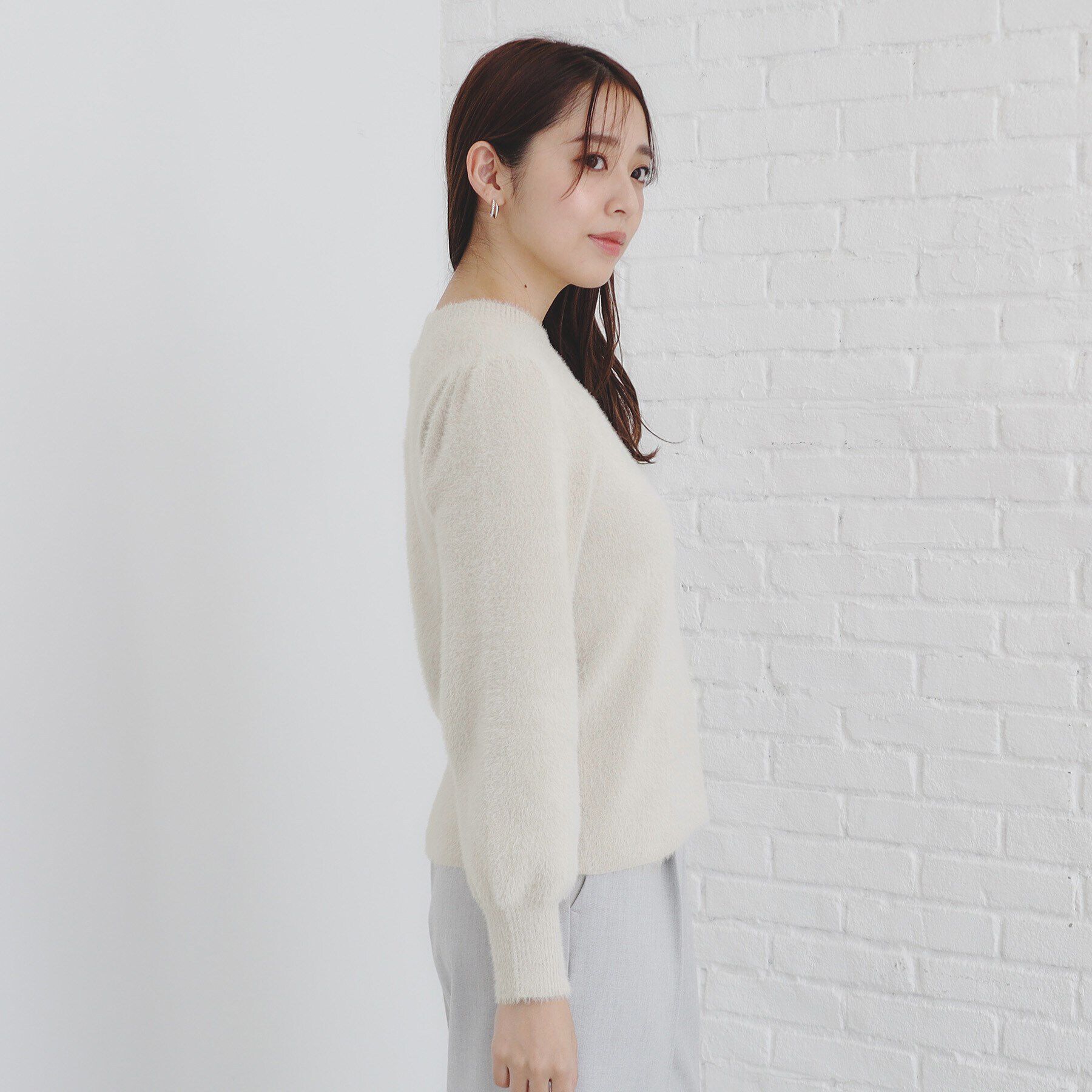 index「ゴールドボタンパフスリーブラメフェザーニット【洗濯機洗い可】」|ニット・セーター|