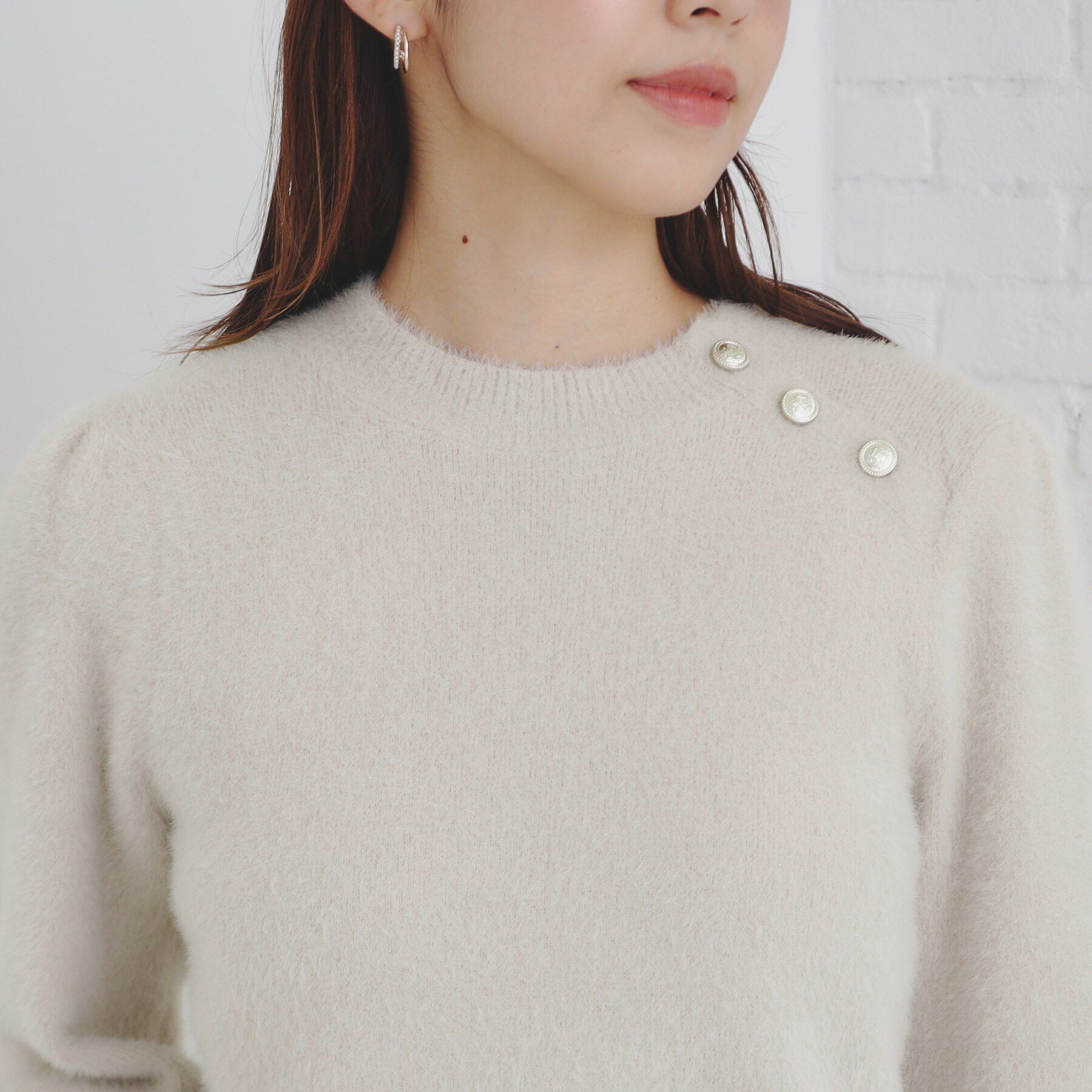 index「ゴールドボタンパフスリーブラメフェザーニット【洗濯機洗い可】」|ニット・セーター|