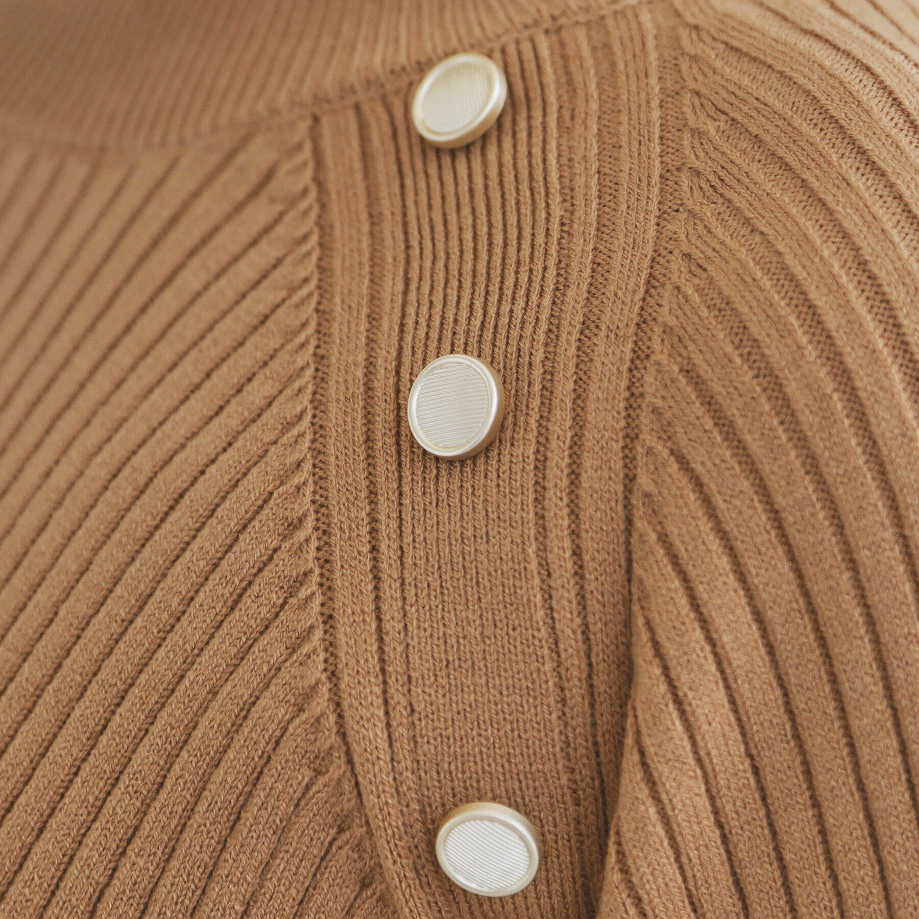 index「ゴールドボタンワイドリブニット【洗濯機可/抗ピル】」|ニット・セーター|