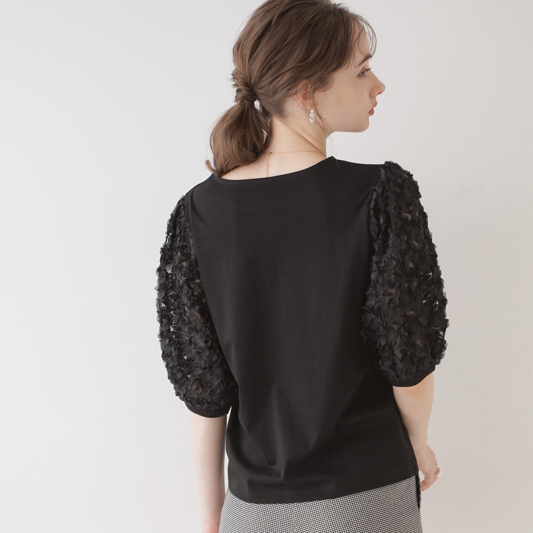 Couture broach「【二の腕カバー】シフォンエンブロチュール袖カットソー」|Tシャツ・カットソー|