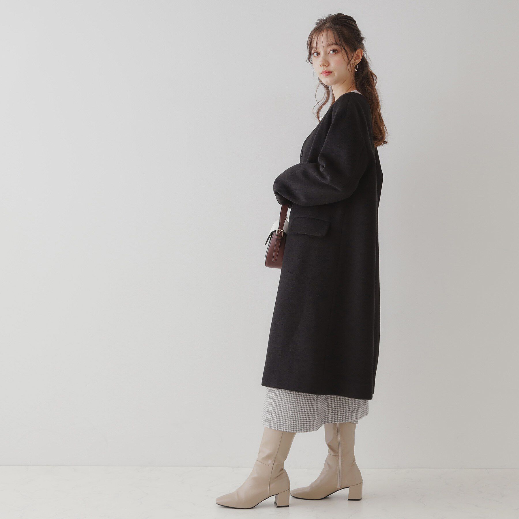 Couture broach「【プチプラ・華やかさを高める】ビジュー釦ロングコート」|ノーカラーコート|