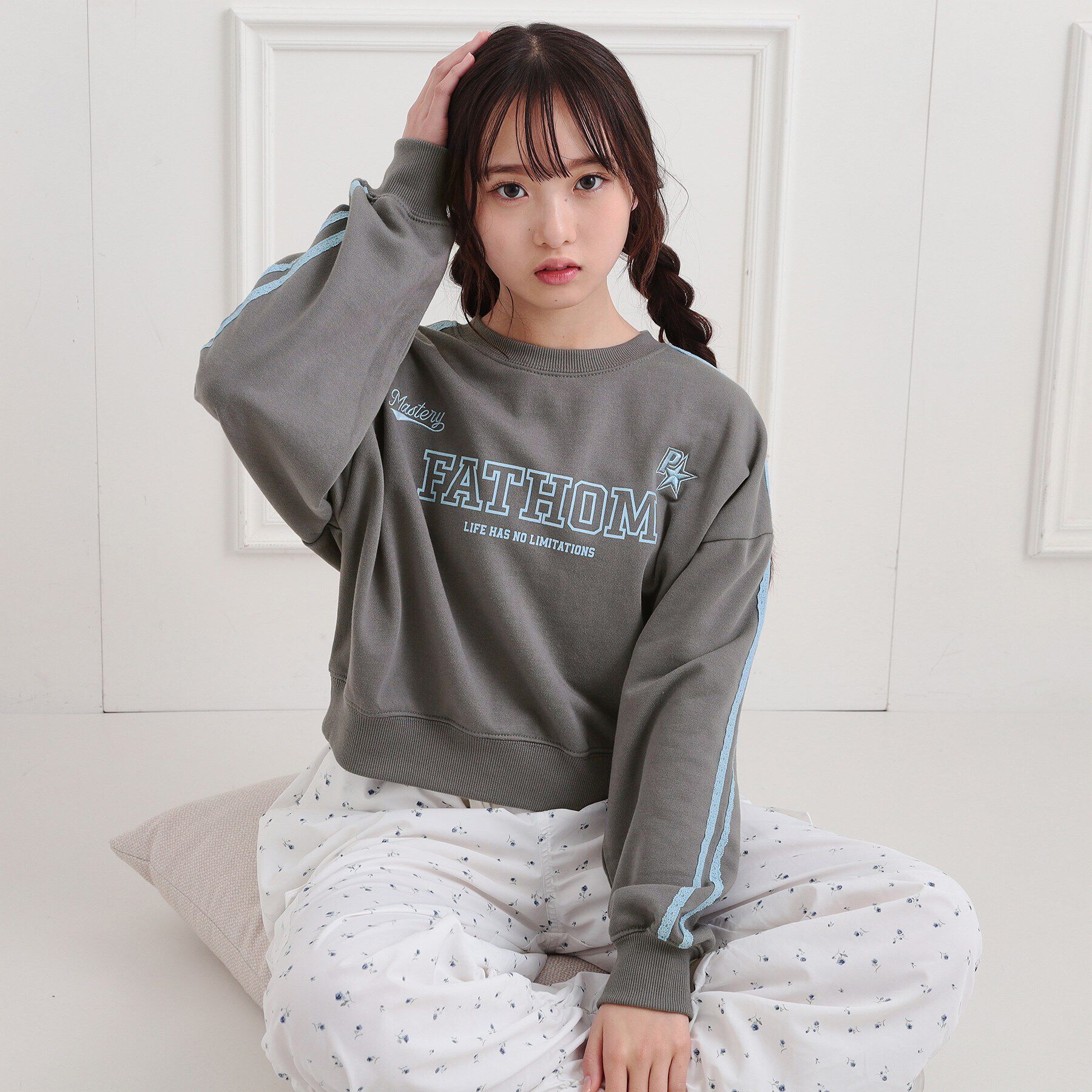 PINK-latte「ミニ裏レースライン短丈プルオーバー」|Tシャツ・カットソー|グレー(012)