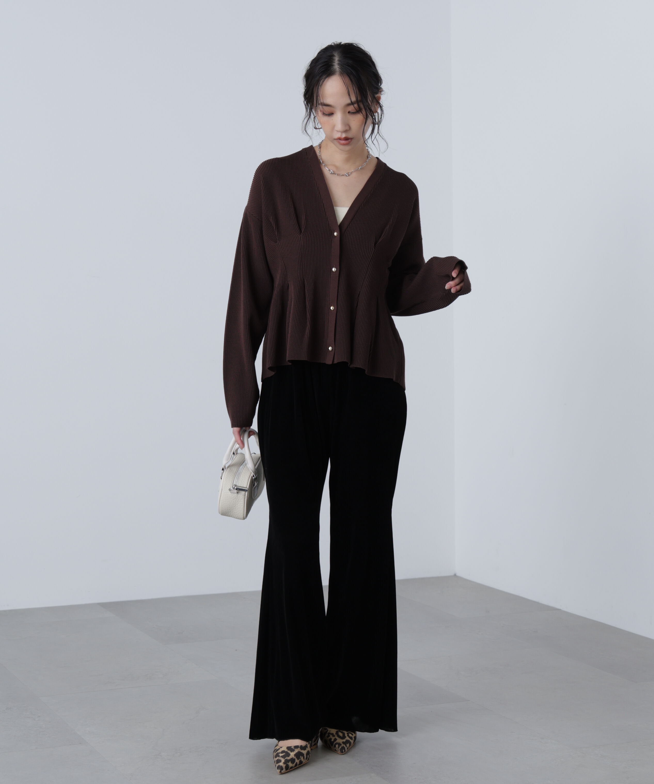  「ウエストタックメタリックボタンカーディガン」|ニット・セーター|