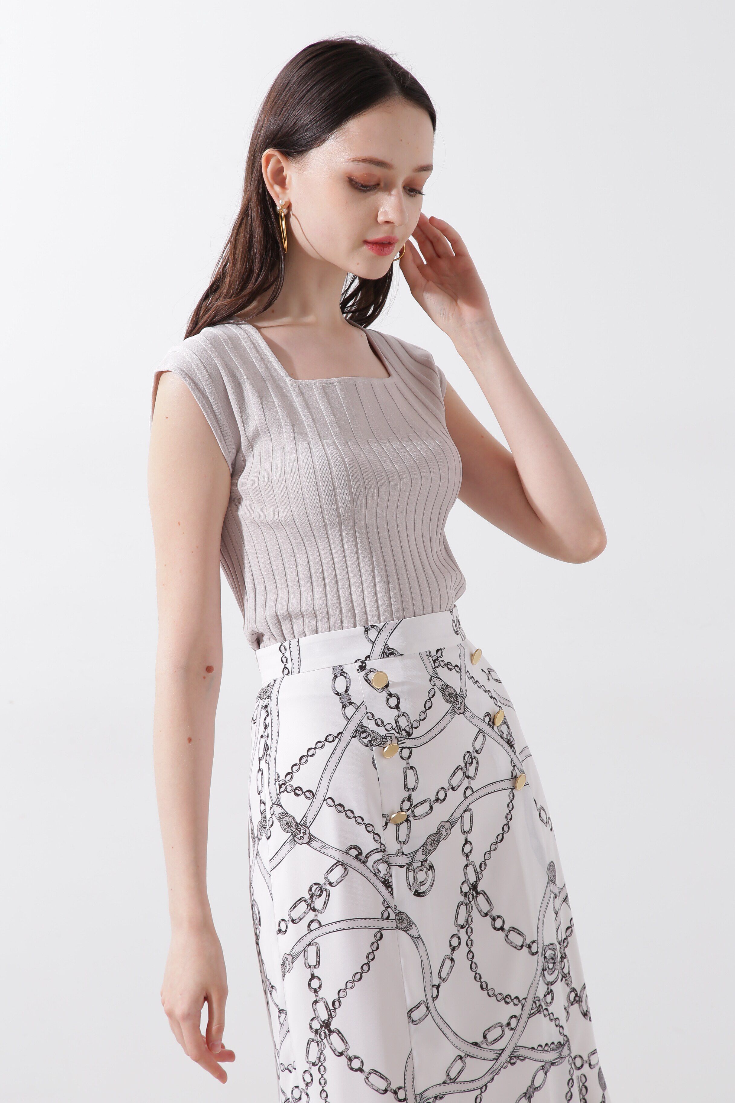  「スクエアネックニットトップス」|ニット・セーター|グレージュ1