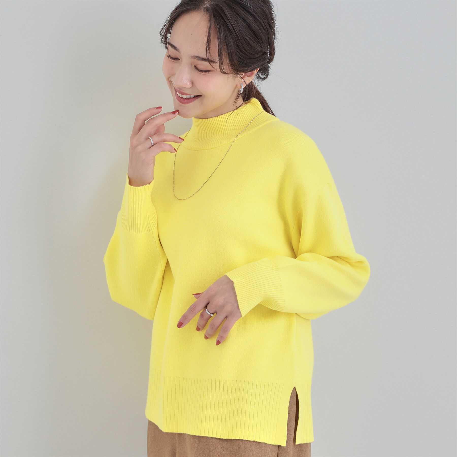 SHOO･LA･RUE「【洗濯機可/S-LL】もちもちハイネックニット」|ニット・セーター|イエロー(032)