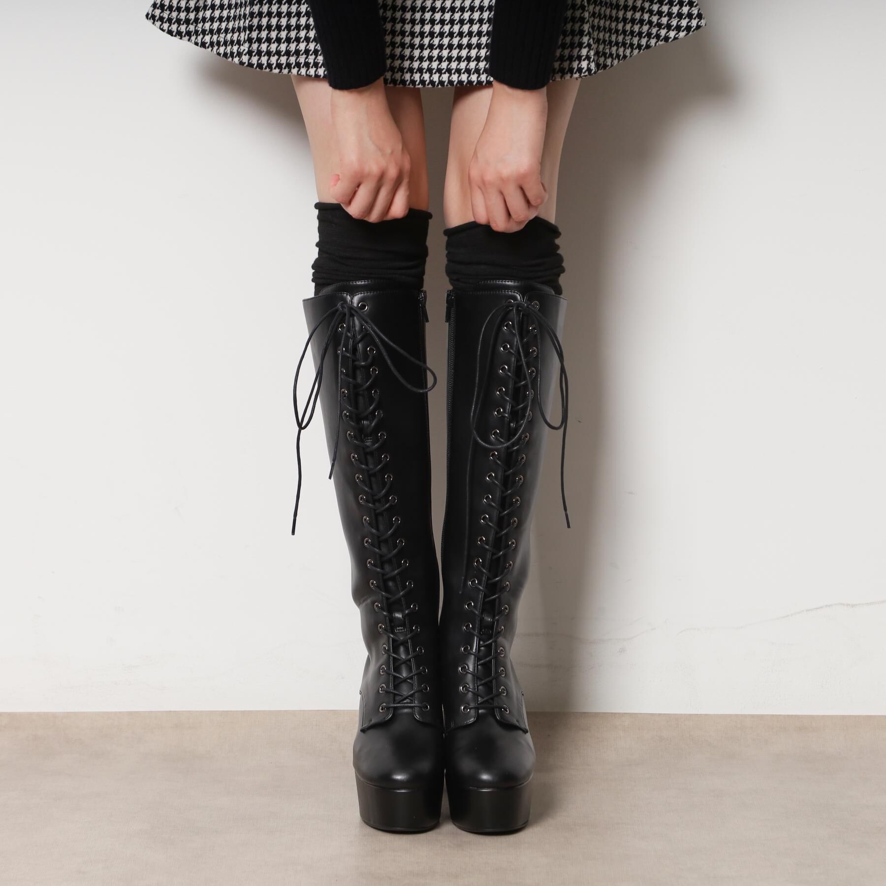 ESPERANZA「【ラク盛り／ロングブーツ】リピーター続出／脚長美脚　レースアップロングブーツ」|ショートブーツ|ブラック(019)